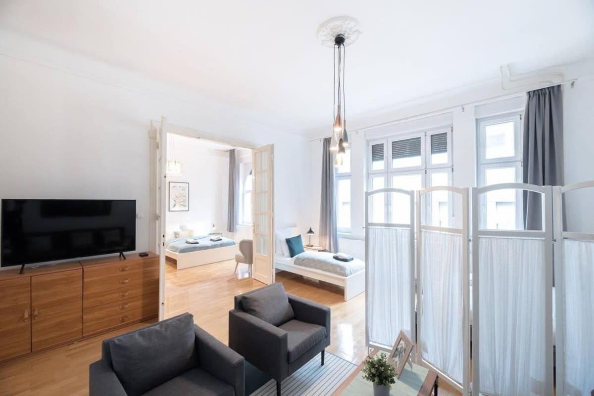 Ultra Spacious In Vaci Street Budapest
