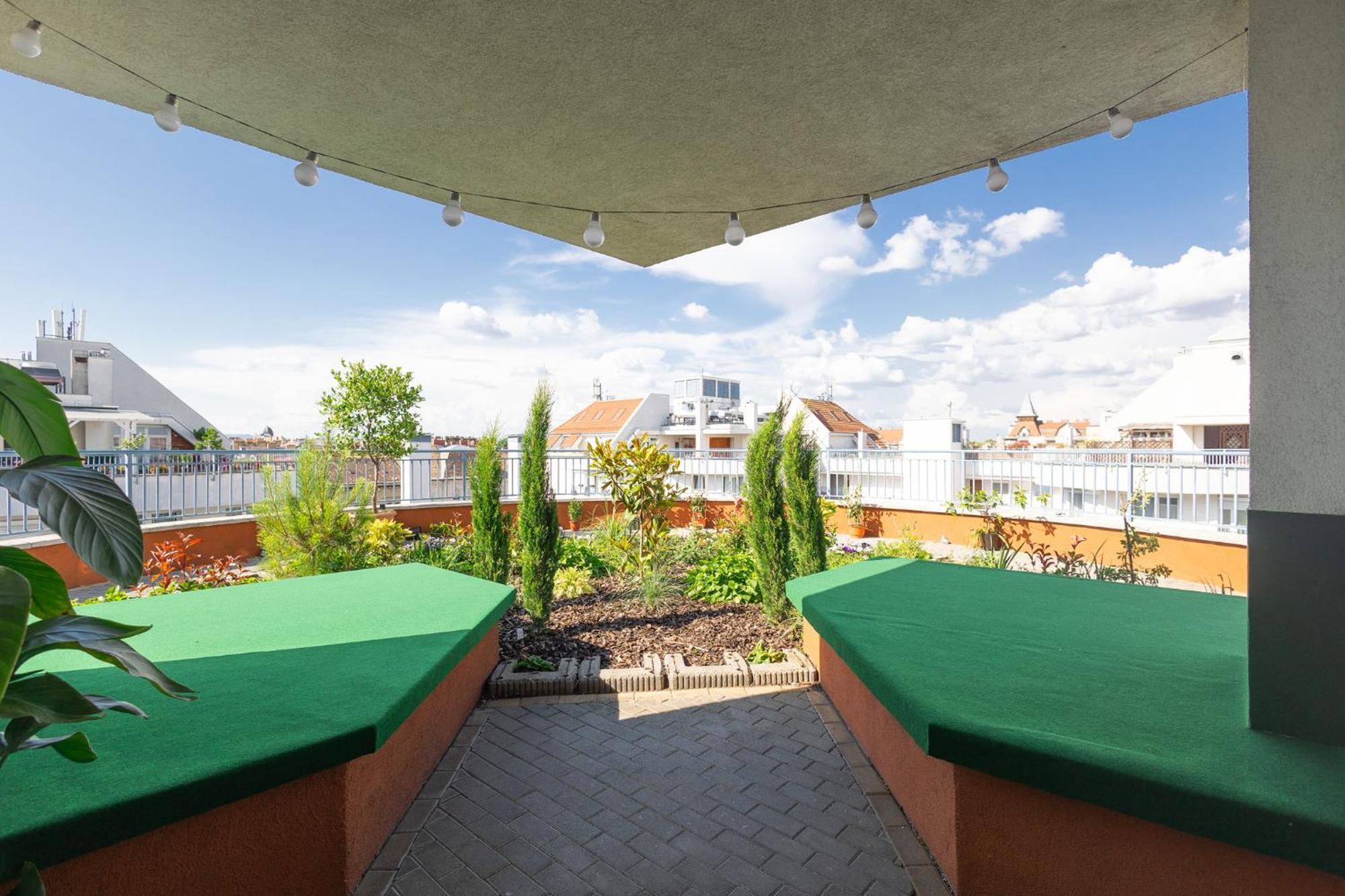 Hotel Rooftop With Deep Garage Budapest