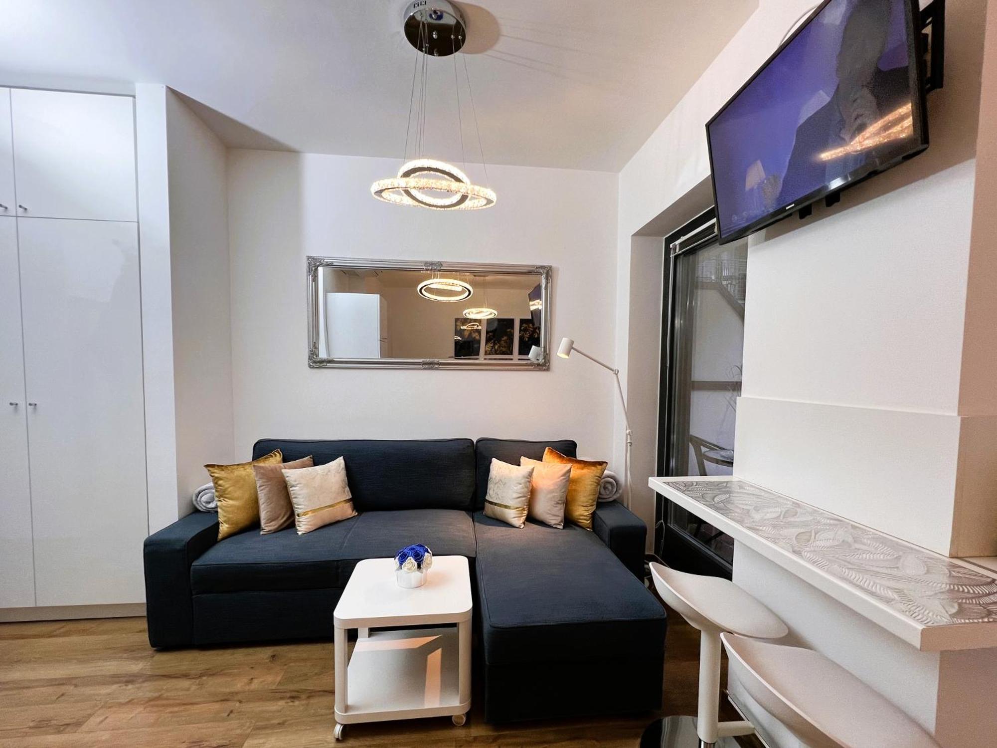 Luxe Studio With City Center Vibe *