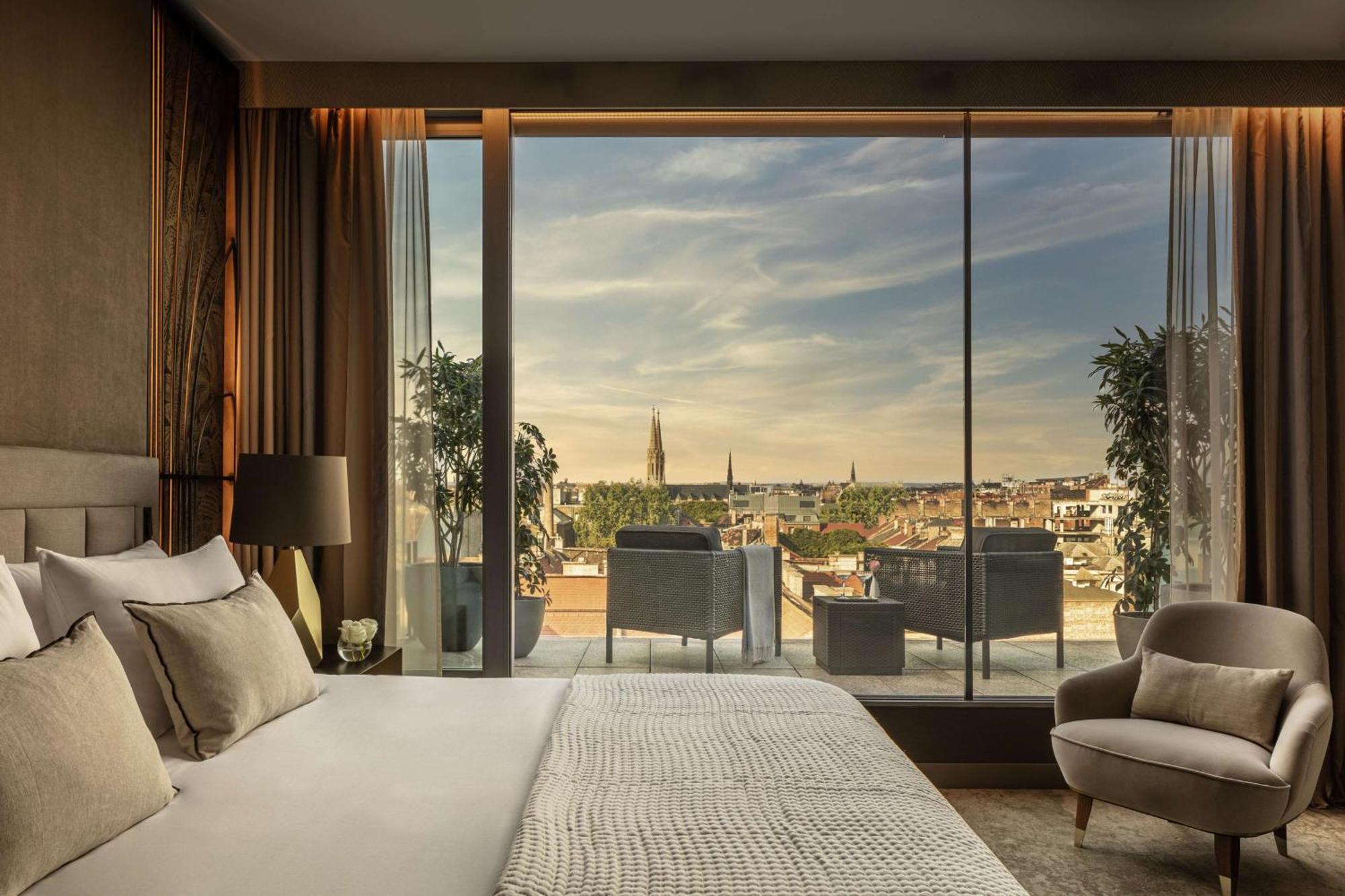 Anantara New York Palace - A Leading Of The World Hotel