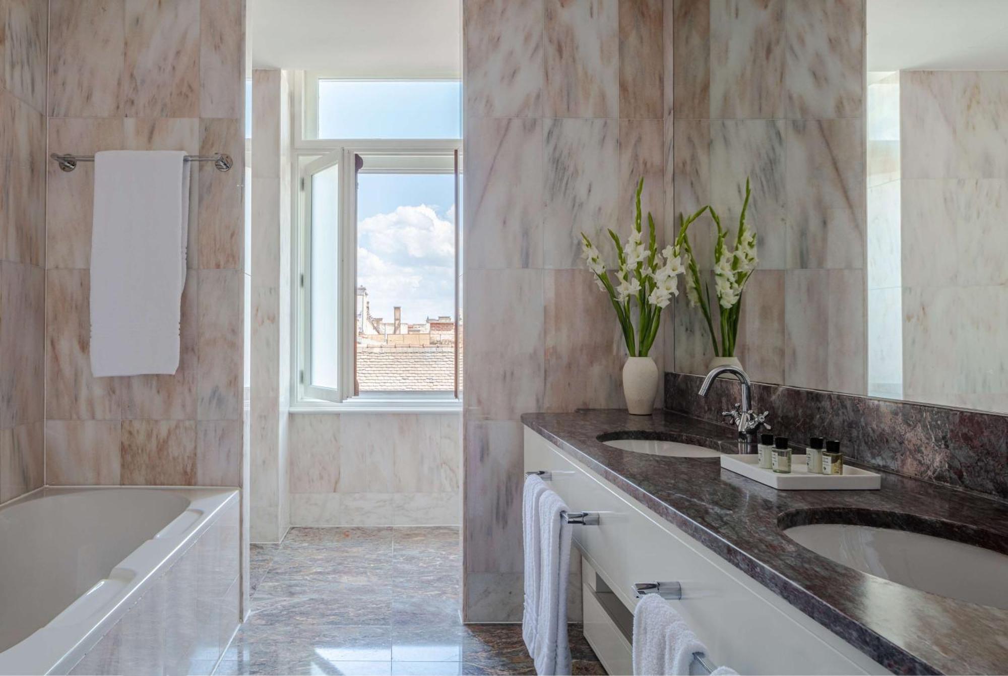 Anantara New York Palace - A Leading Of The World Hotel 5*