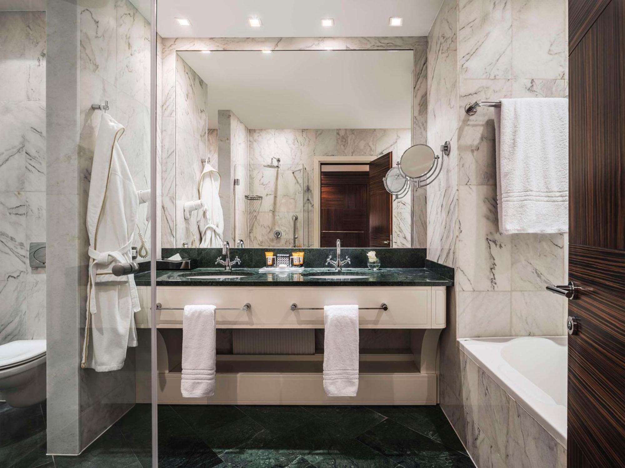 Anantara New York Palace - A Leading Of The World