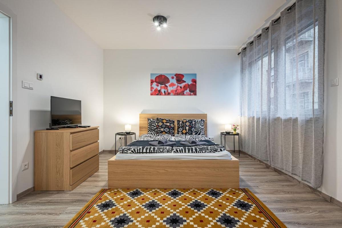 Tol26 Chic In New Building Budapest