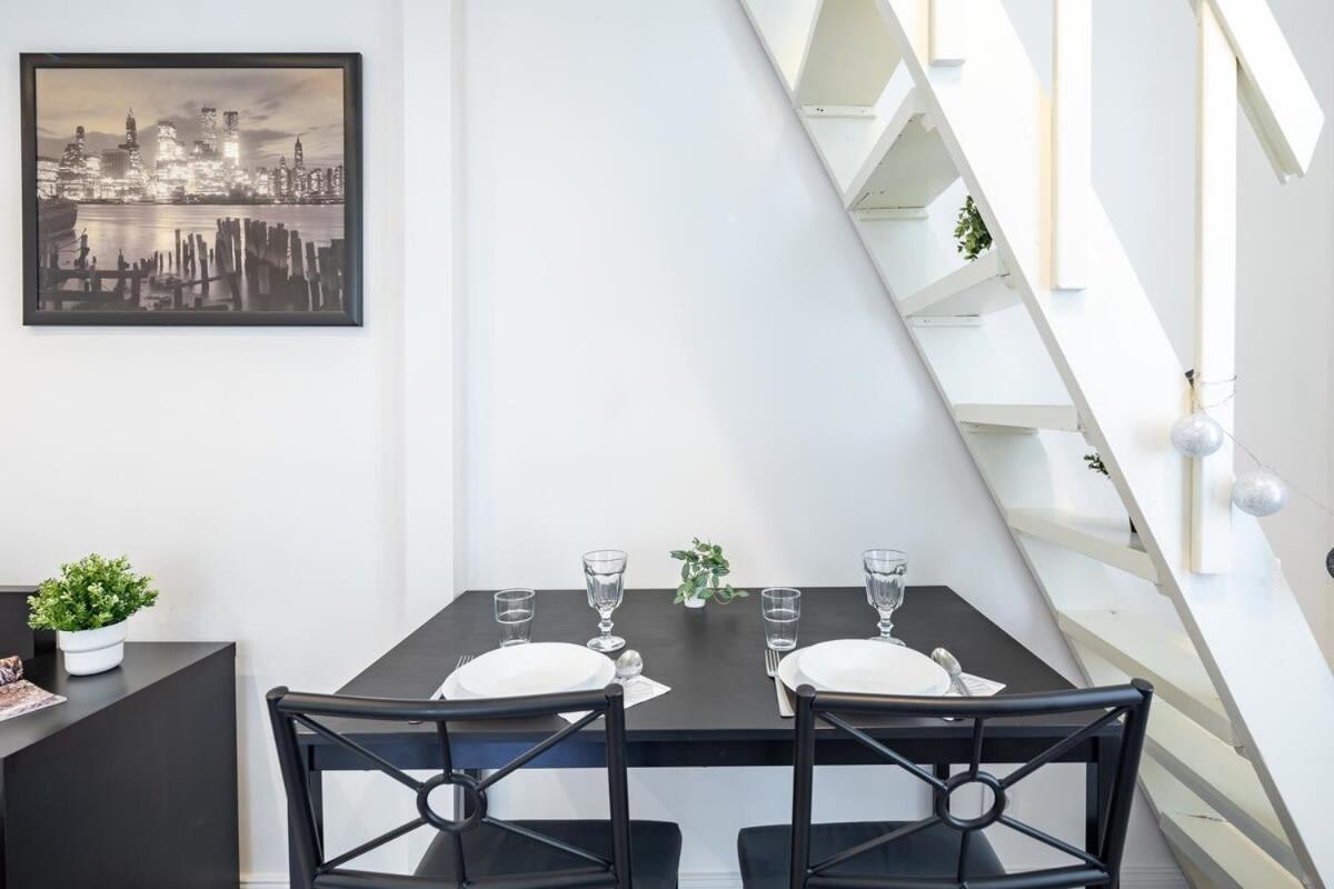 And Cozy Apartment *