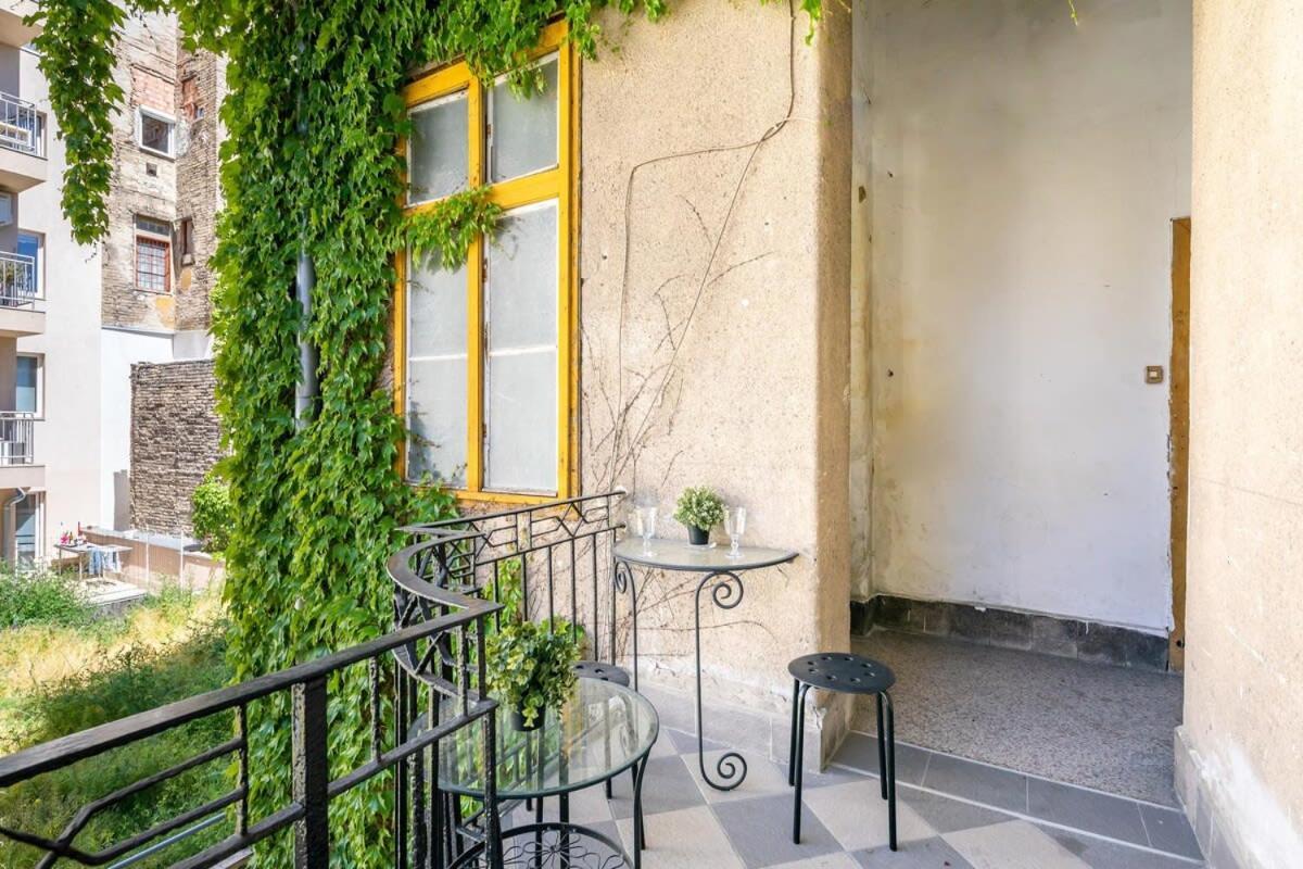 And Cozy Apartment *