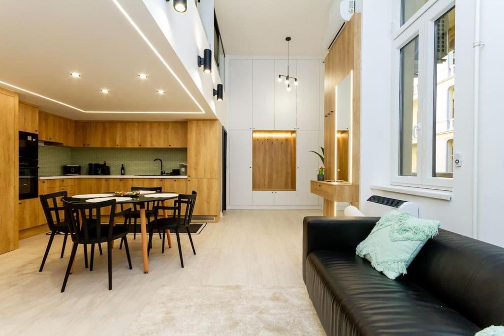 2 Bedroom W Ac Extravagant Gallery Loft By Newave *