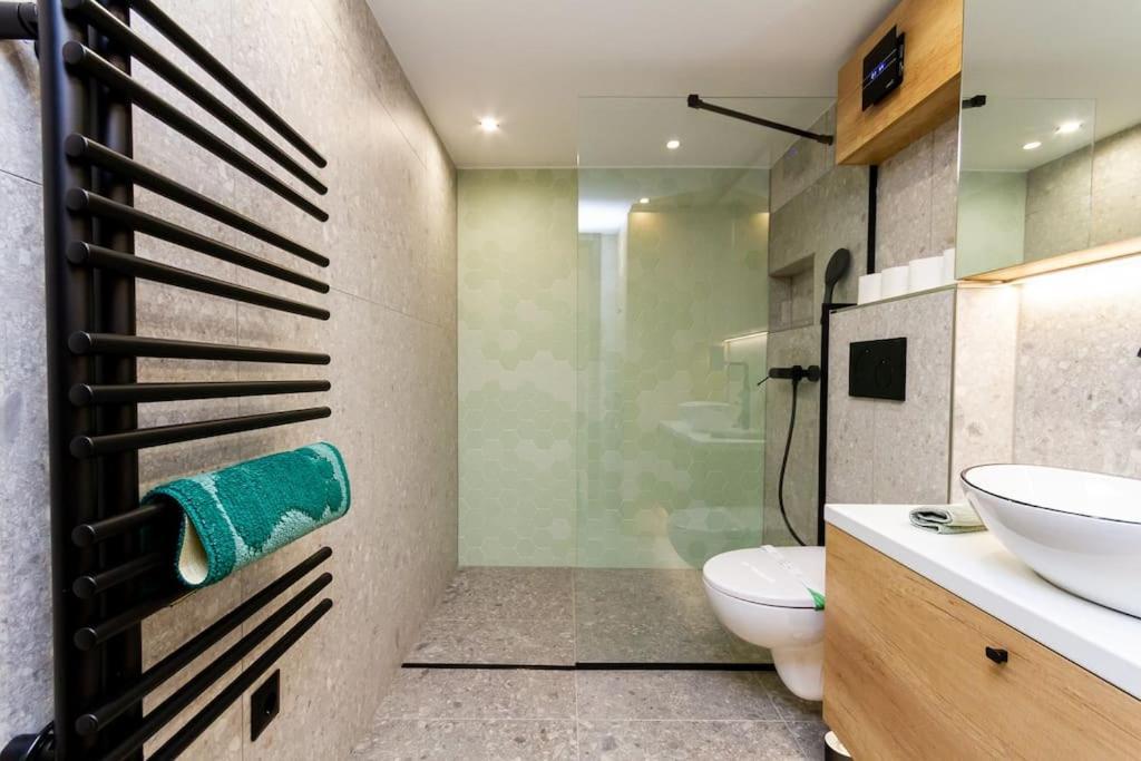 2 Bedroom W Ac Extravagant Gallery Loft By Newave