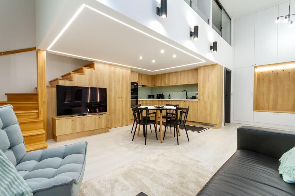 2 Bedroom W Ac Extravagant Gallery Loft By Newave Budapest