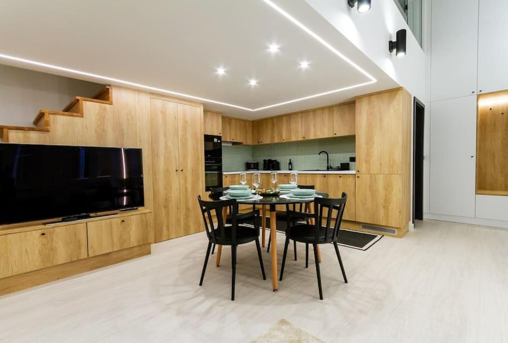 2 Bedroom W Ac Extravagant Gallery Loft By Newave Budapest