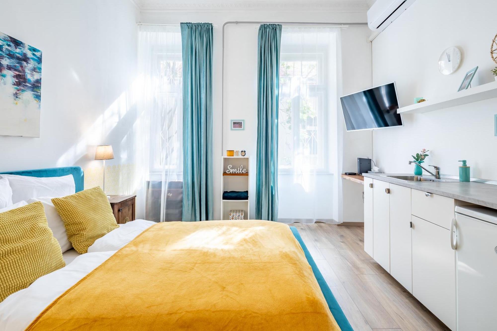 Apartment, Quiet, Perfect Location *
