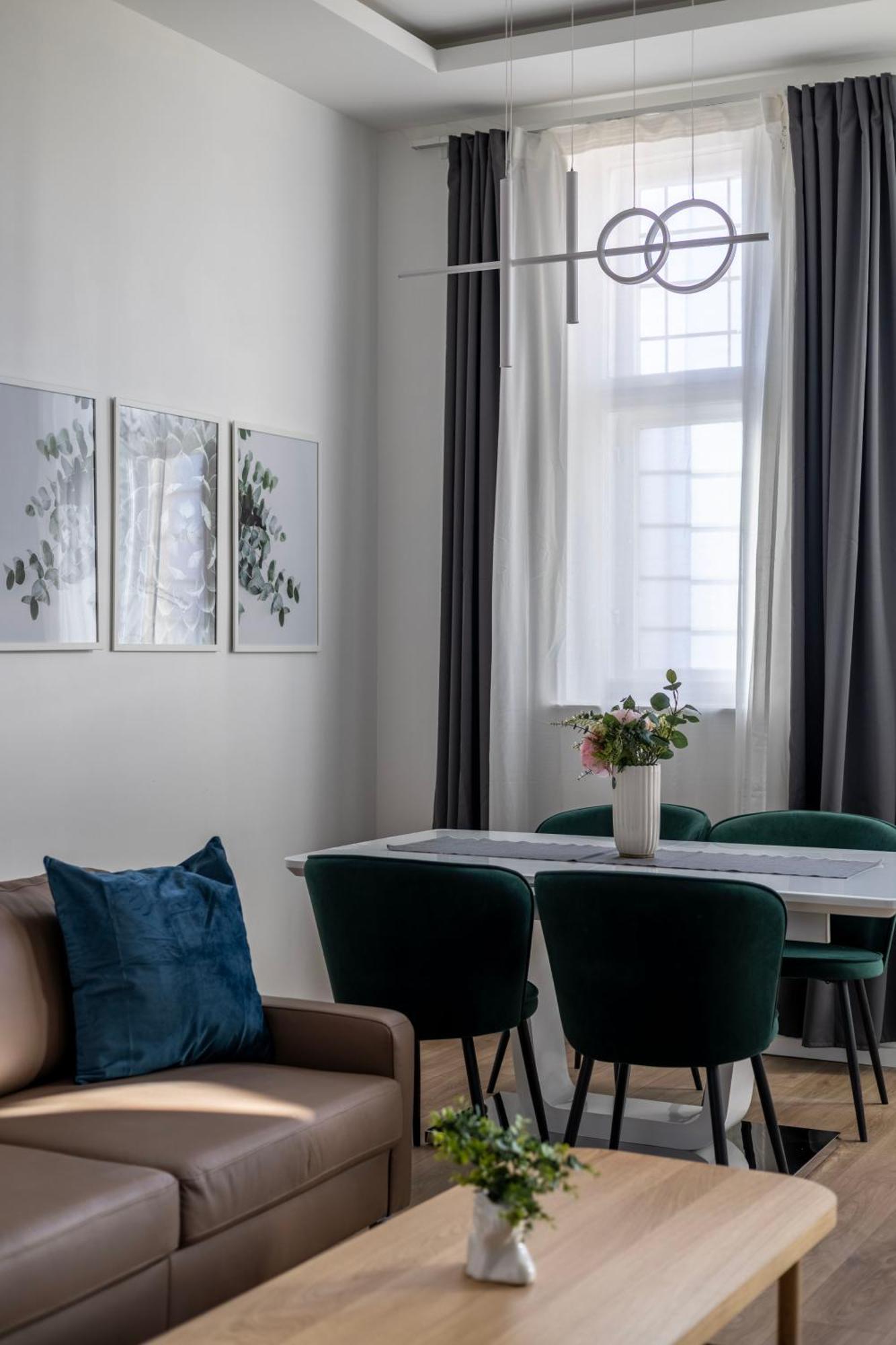Charm & N8 By Prestige Homes Apartment