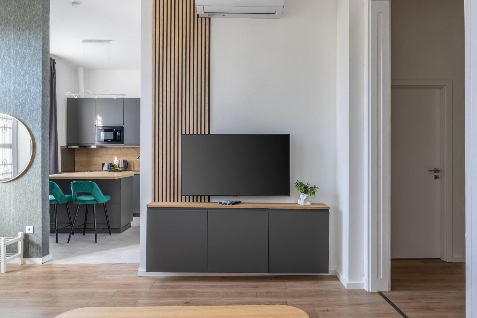 Charm & N8 By Prestige Homes Apartment *