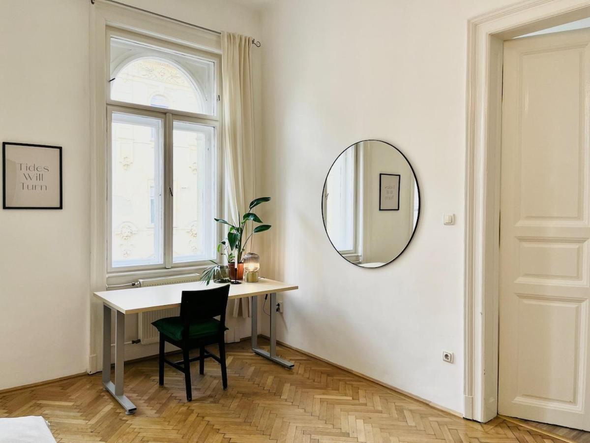 Lejlighed Your Charming And Spacious Historical Budapest