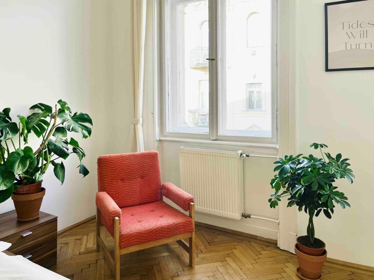 Your Charming And Spacious Historical * Budapest
