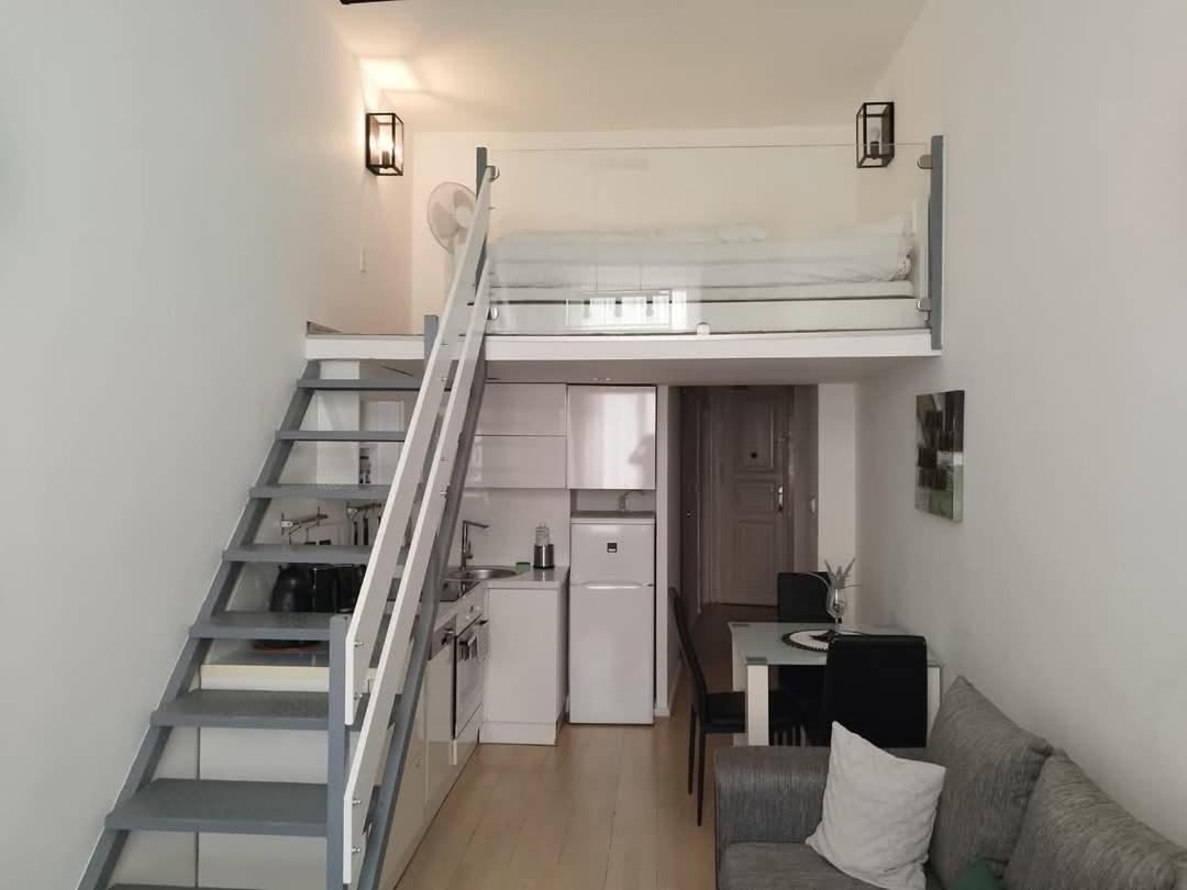 Appartement Centre Andrassy 1 *