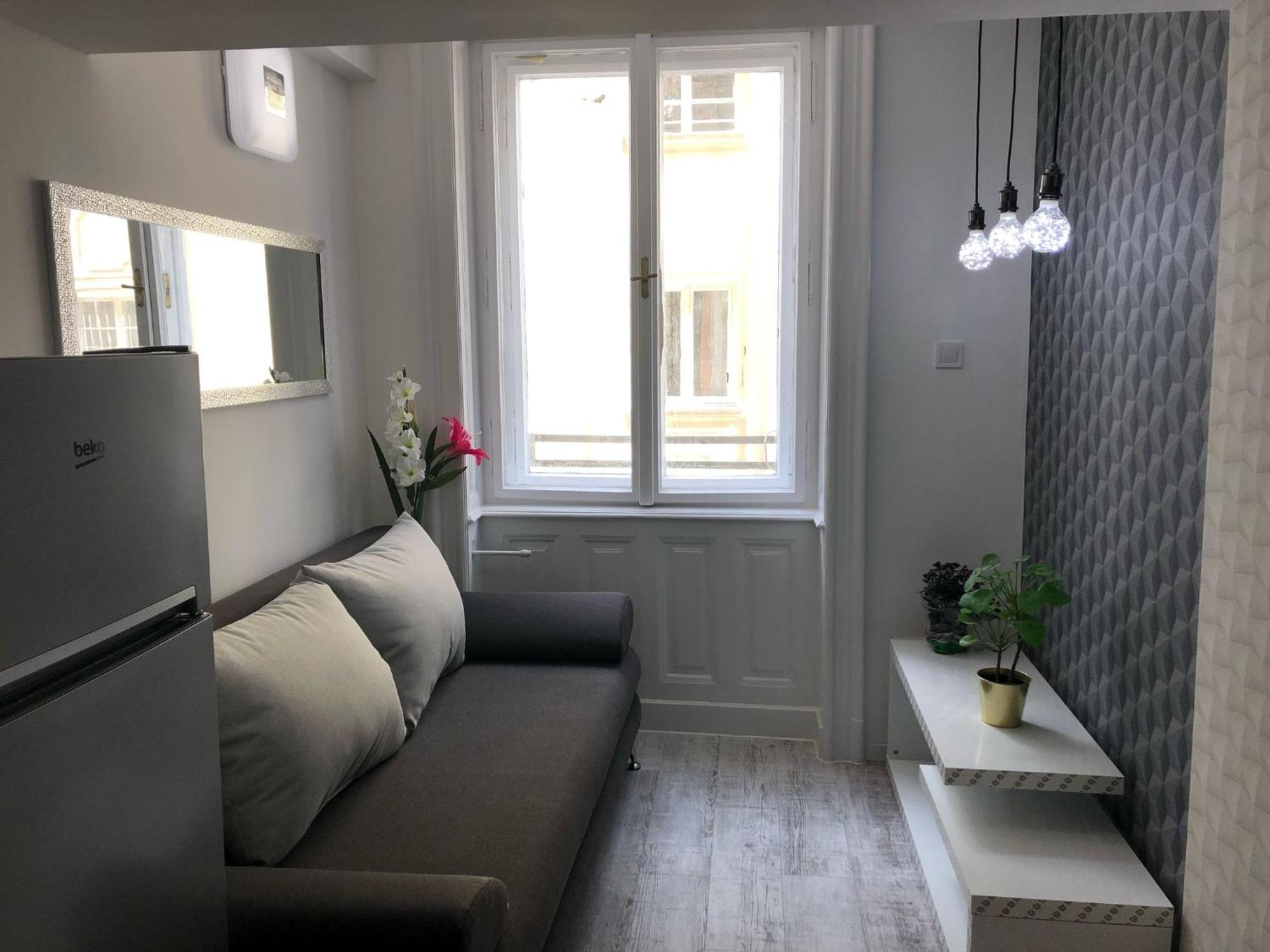 Apartamento Corvin Near Semmelweis And Heimpal *