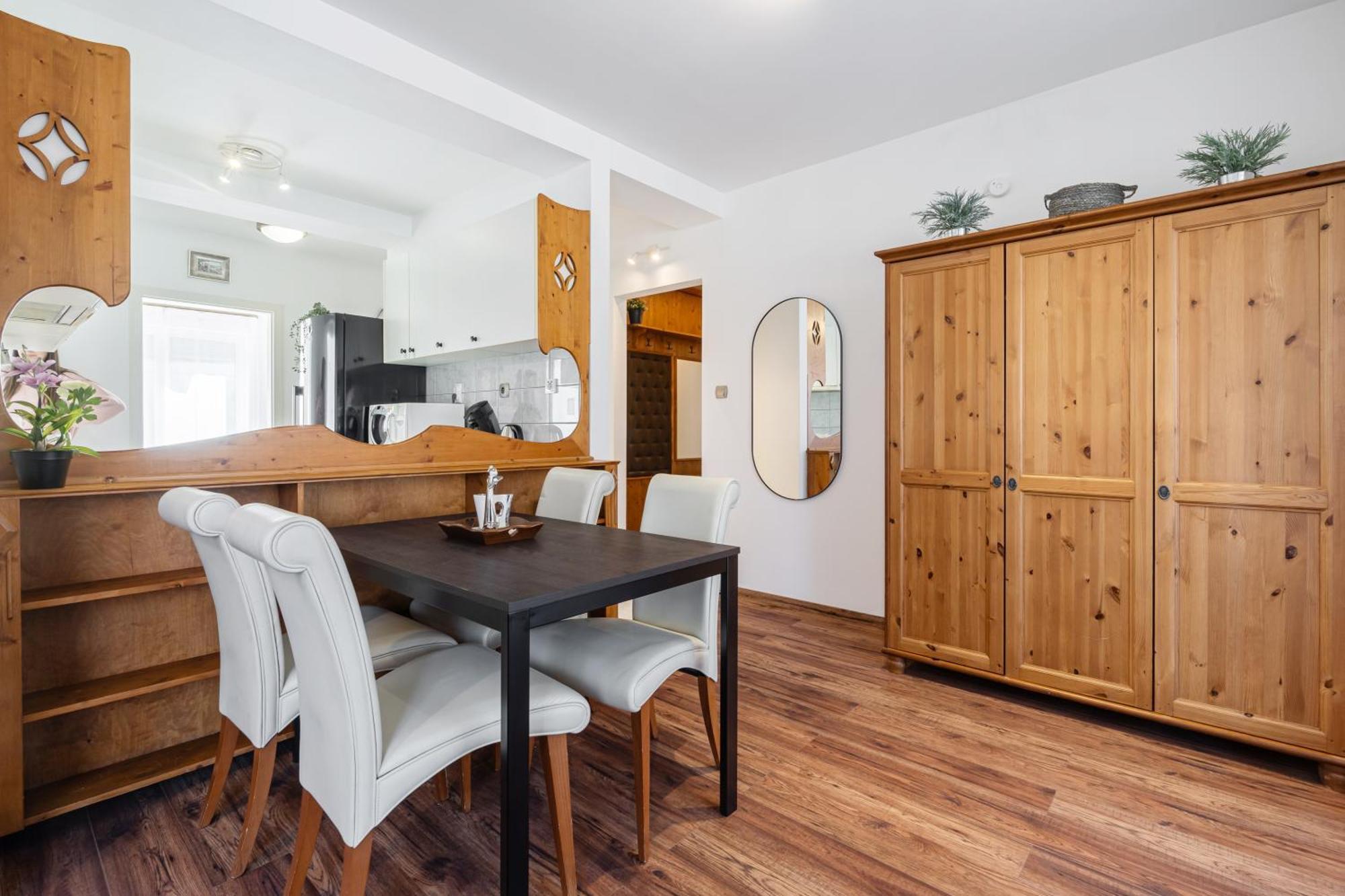 Molly's - 2 Bdrms, Terrace, Parking Apartmán