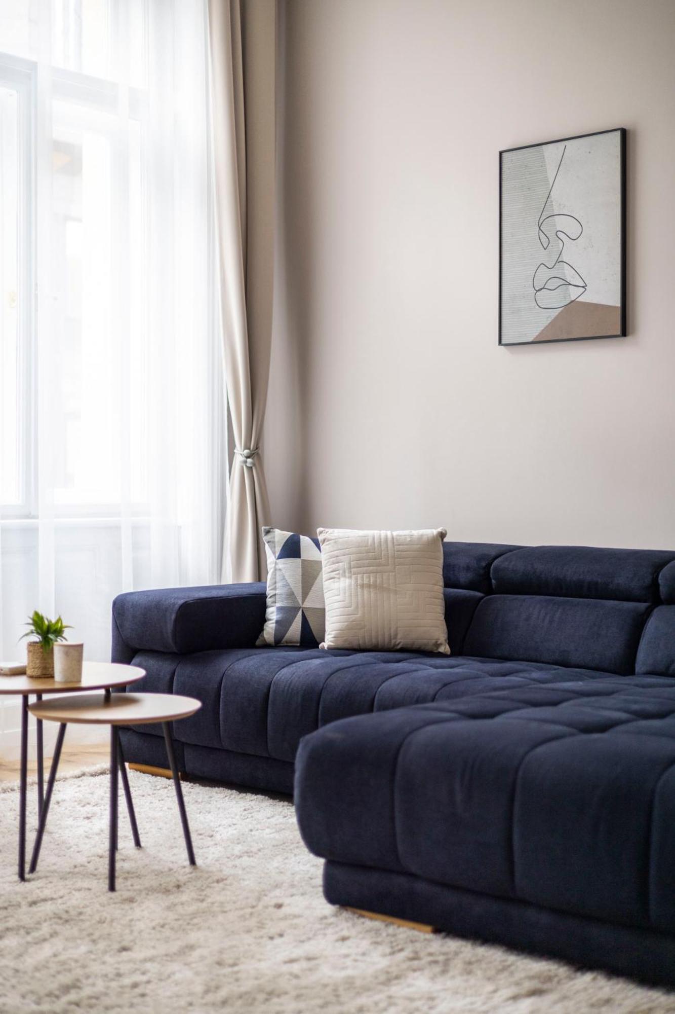 Luxe & Charm Grand With 3bedrm, 3bathrm Budapest
