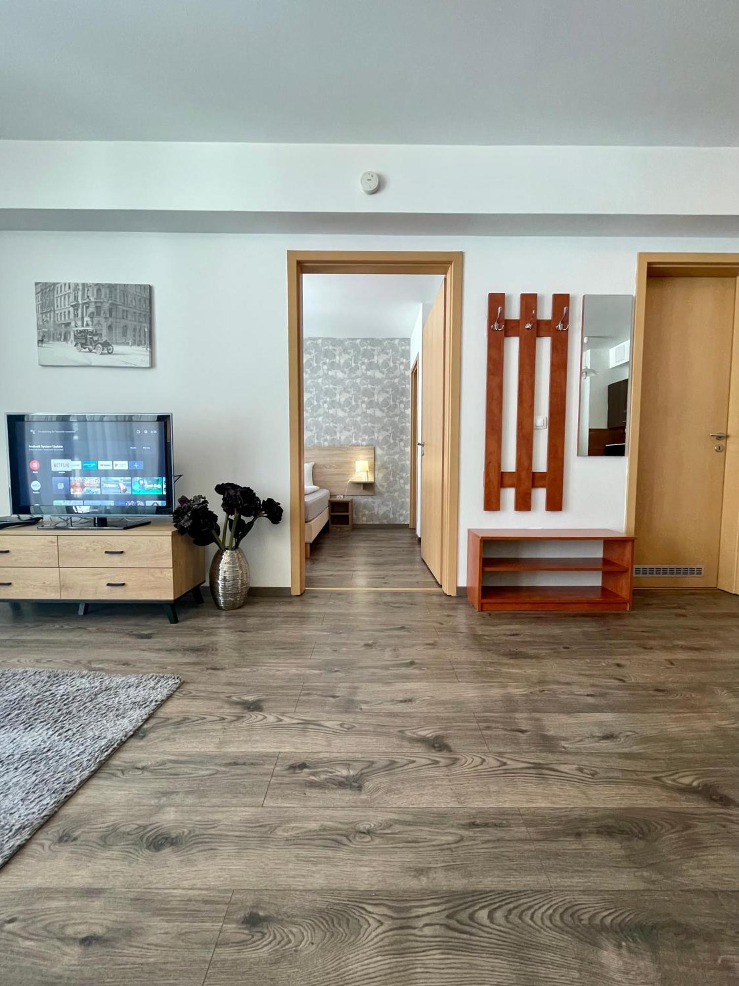Midtown - Easy Check-in&parking Apartmán *