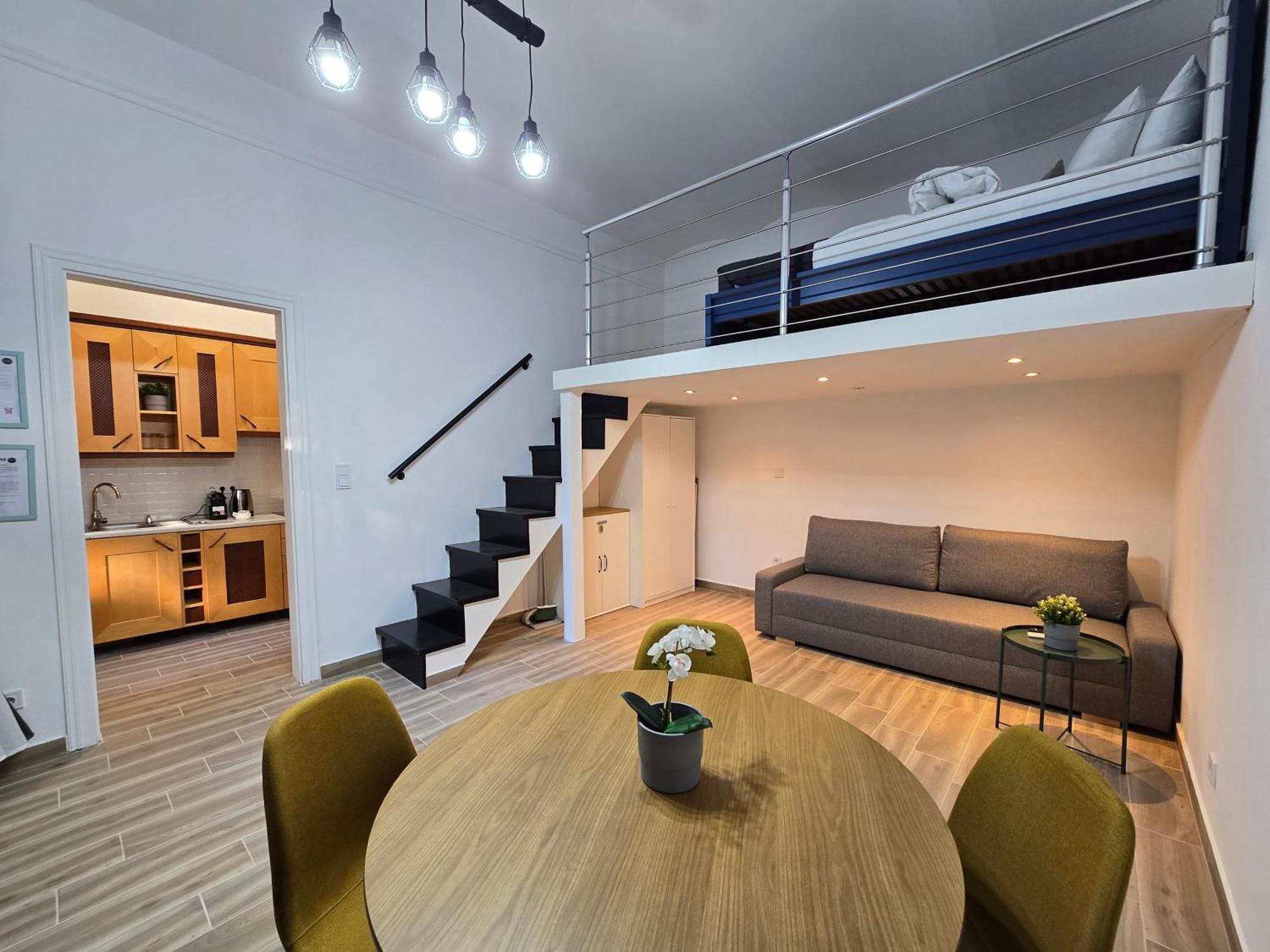 Primavera - New In The Heart Of * Budapest