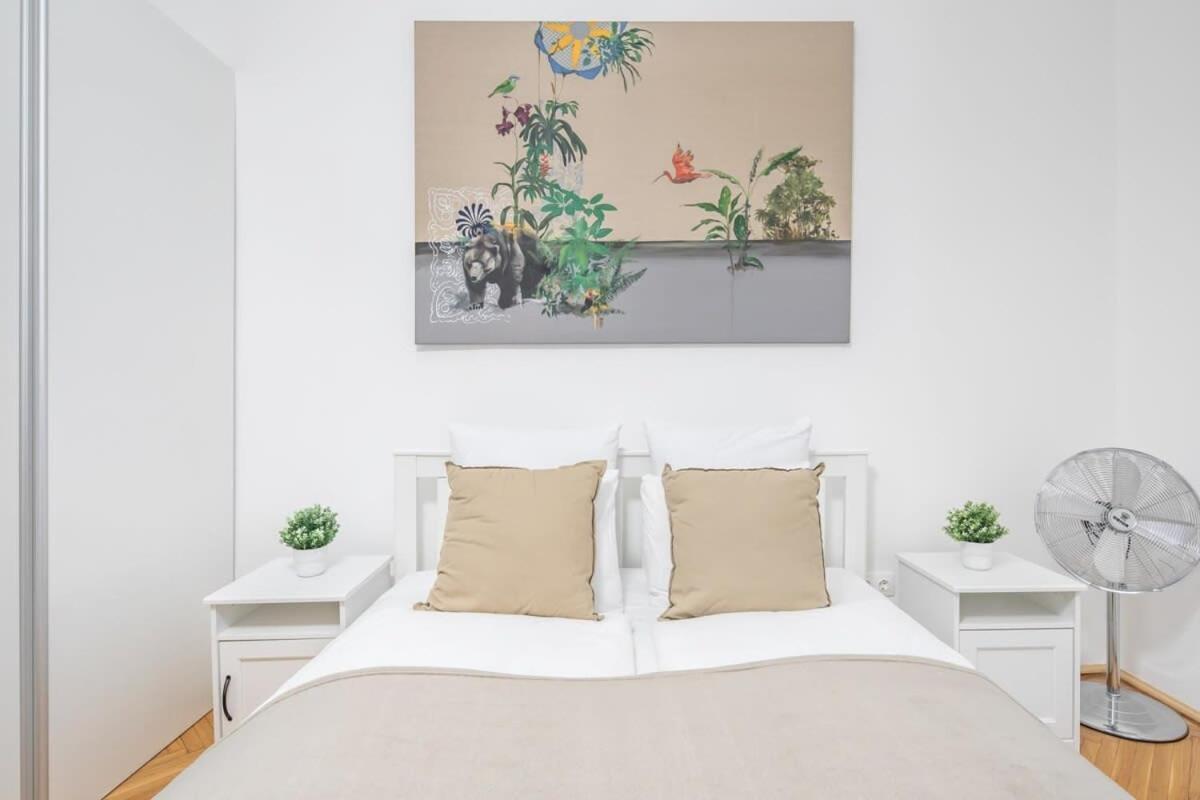 - Comfy - Easy * Budapest