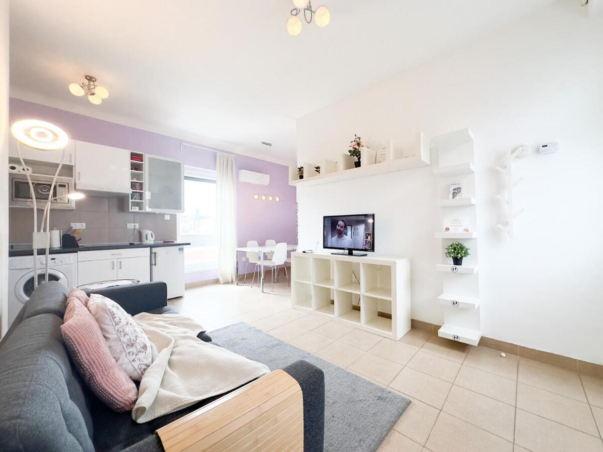 Cozy 1br With Skyline View - Purple Skyline