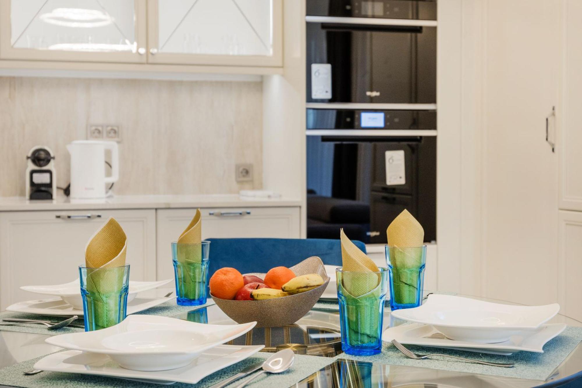 Stylish Ground-floor Comfort W Terrace & Parking *