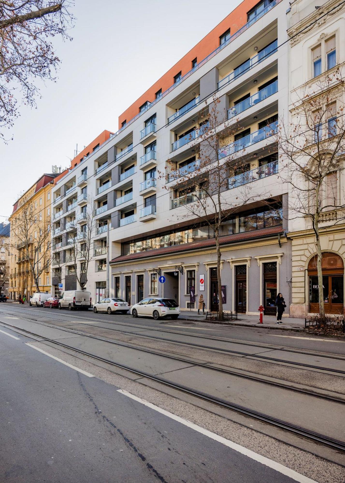 Stylish Ground-floor Comfort W Terrace & Parking Apartamento *