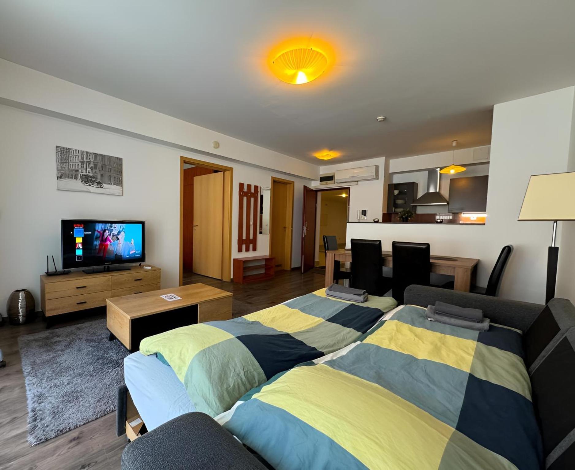 Midtown - Easy Check-in&parking Apartmán
