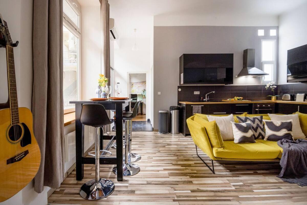 Charm In Bustling 7th District Apartamento Budapest