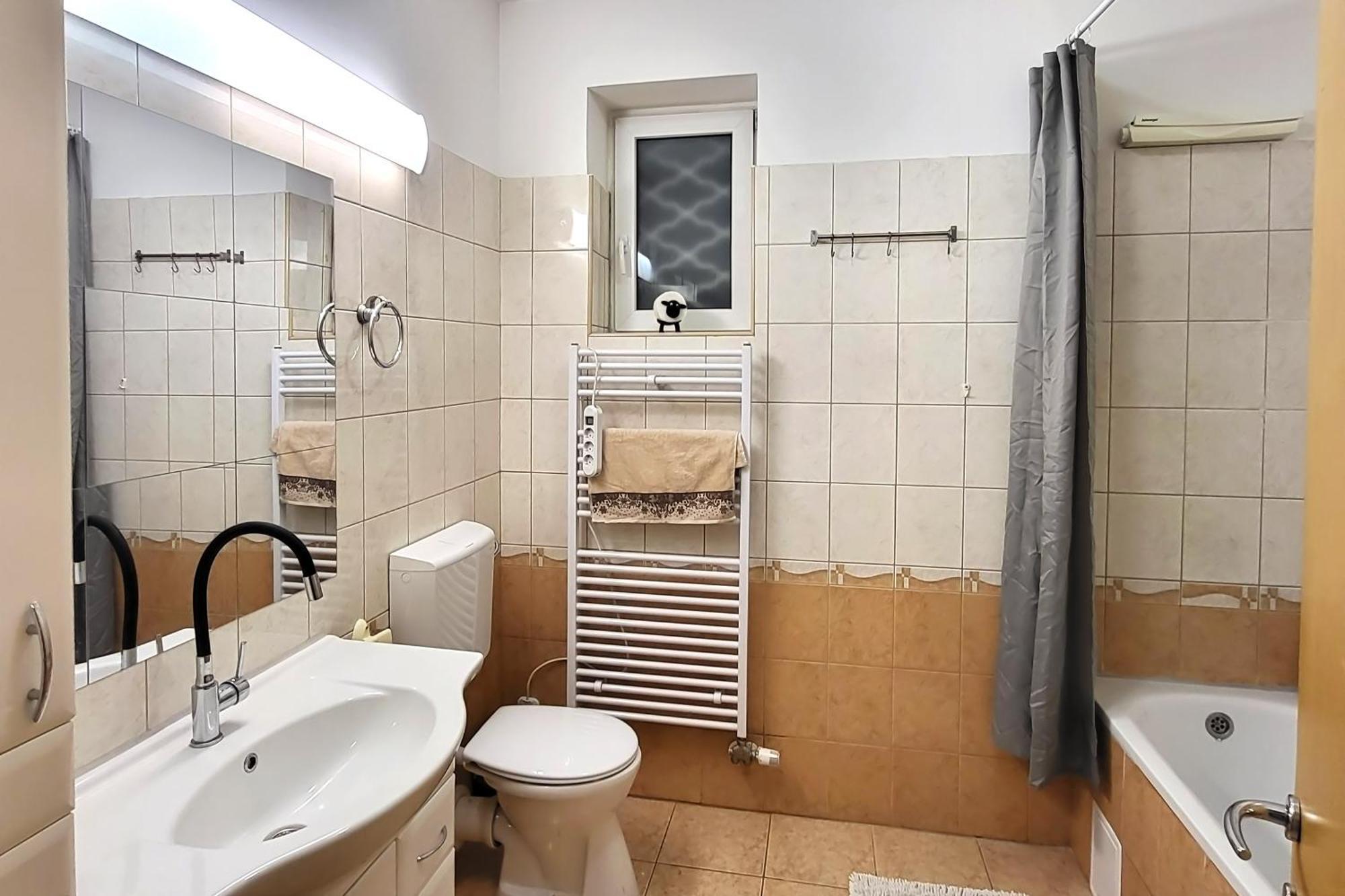 Calm Premium Apartment, Terrace & Garage Apartamento *