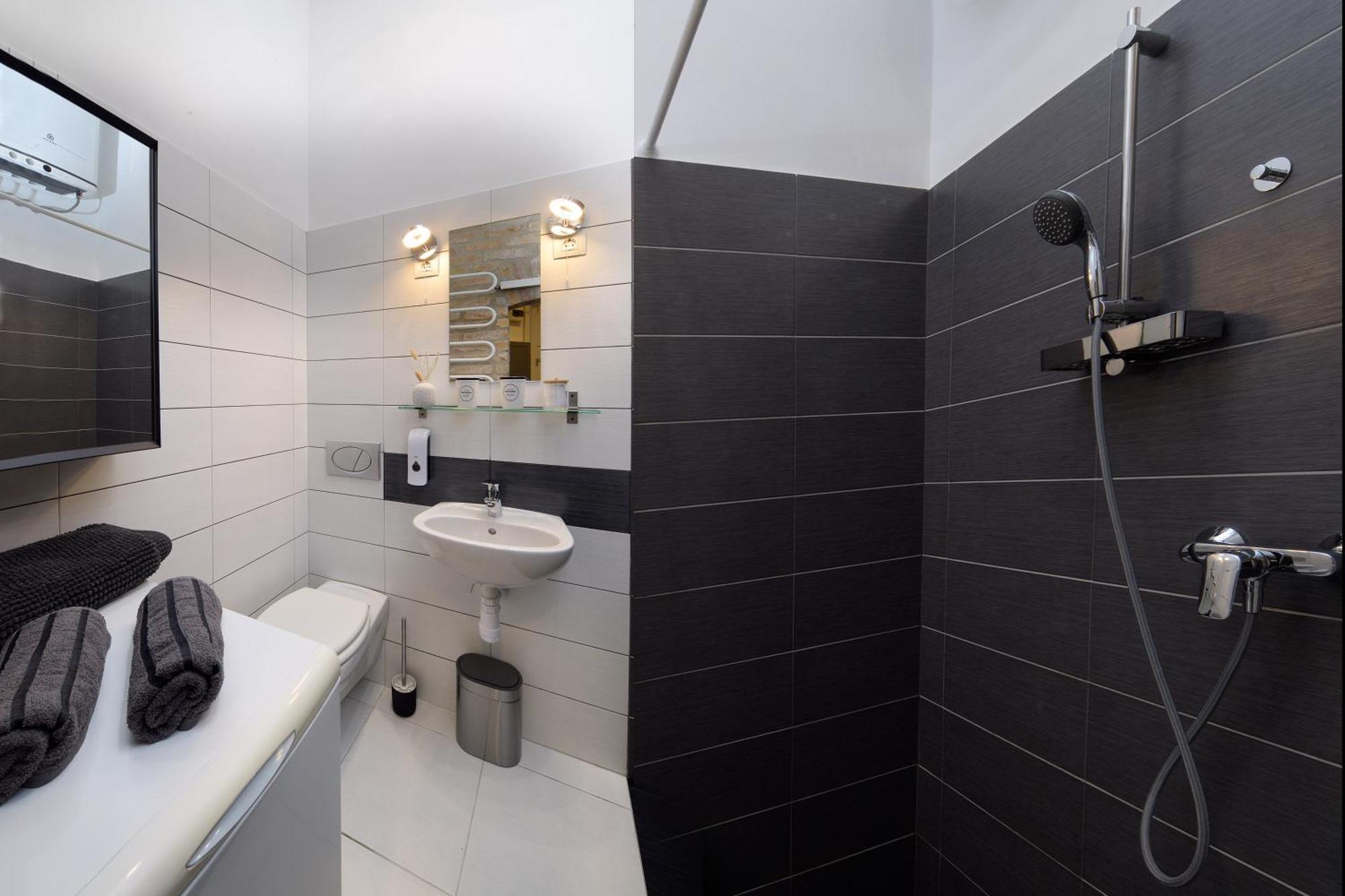 V26 - In The Center New With Ac Apartament *