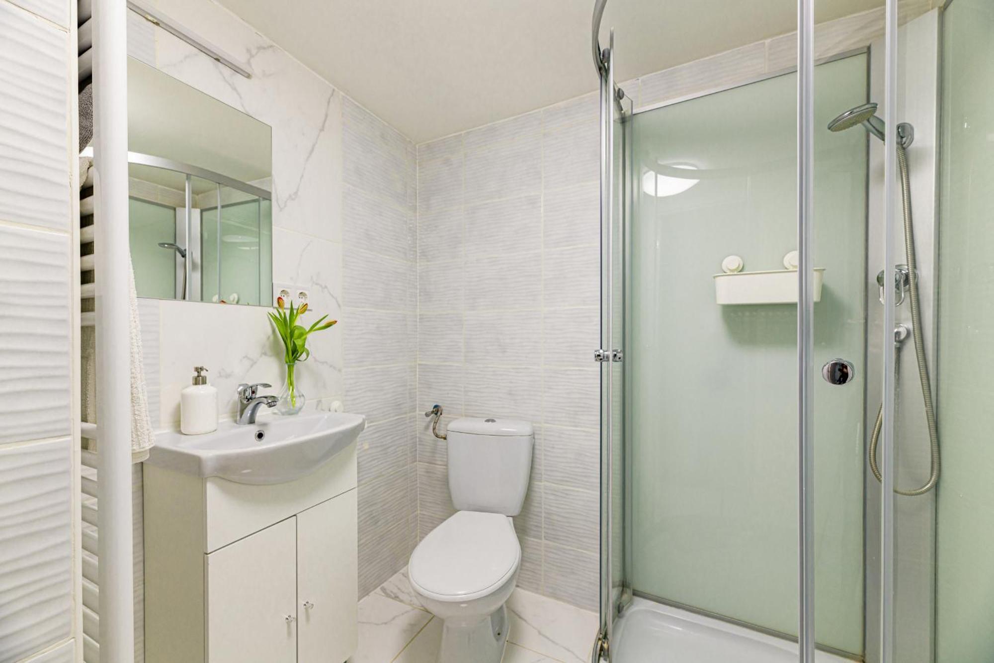 Flora Downtown Apartment *