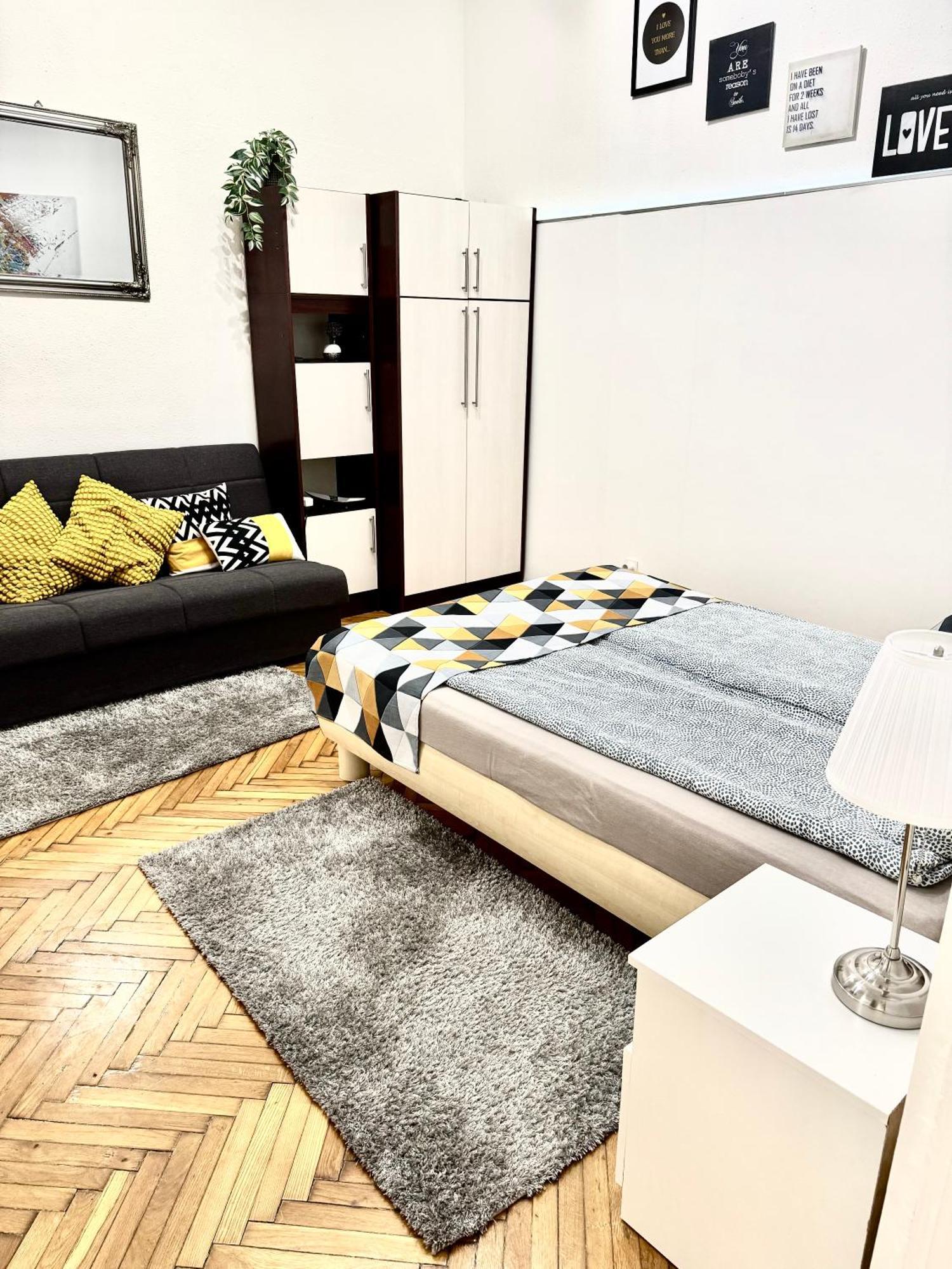Small Cosy Near The Famous Westend Center *