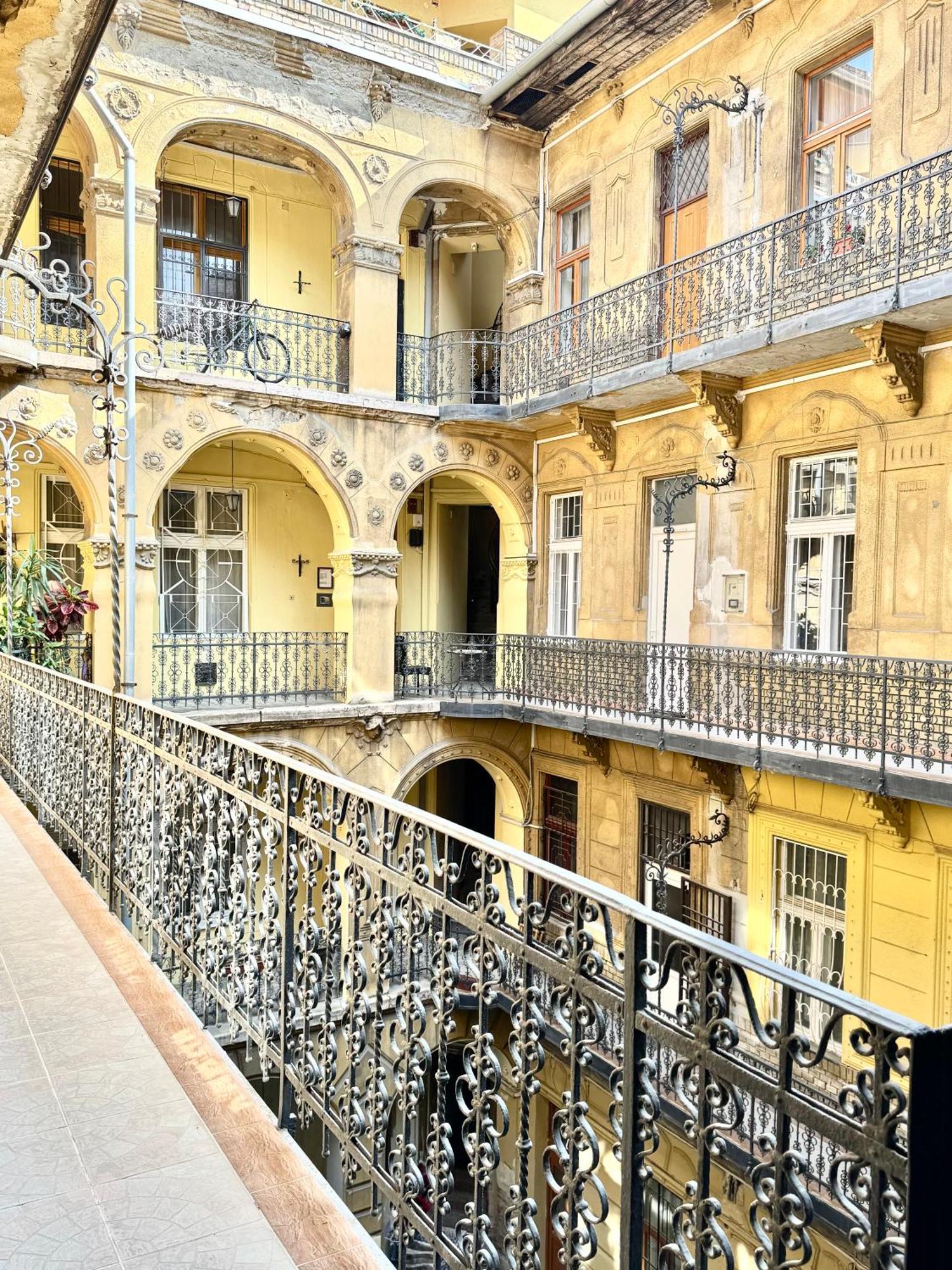 Small Cosy Near The Famous Westend Center Budapest