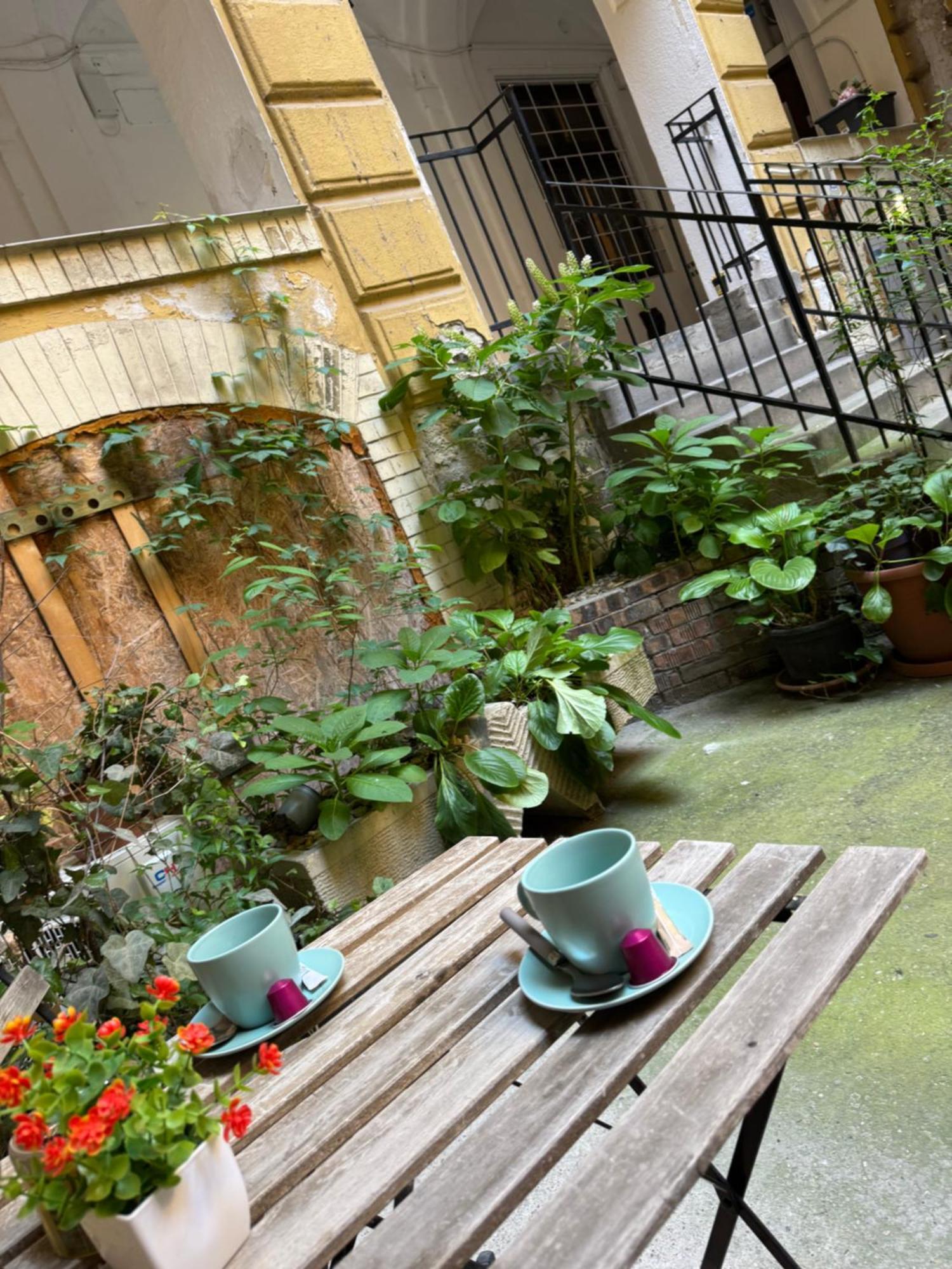 Small Cosy Near The Famous Westend Center Apartment