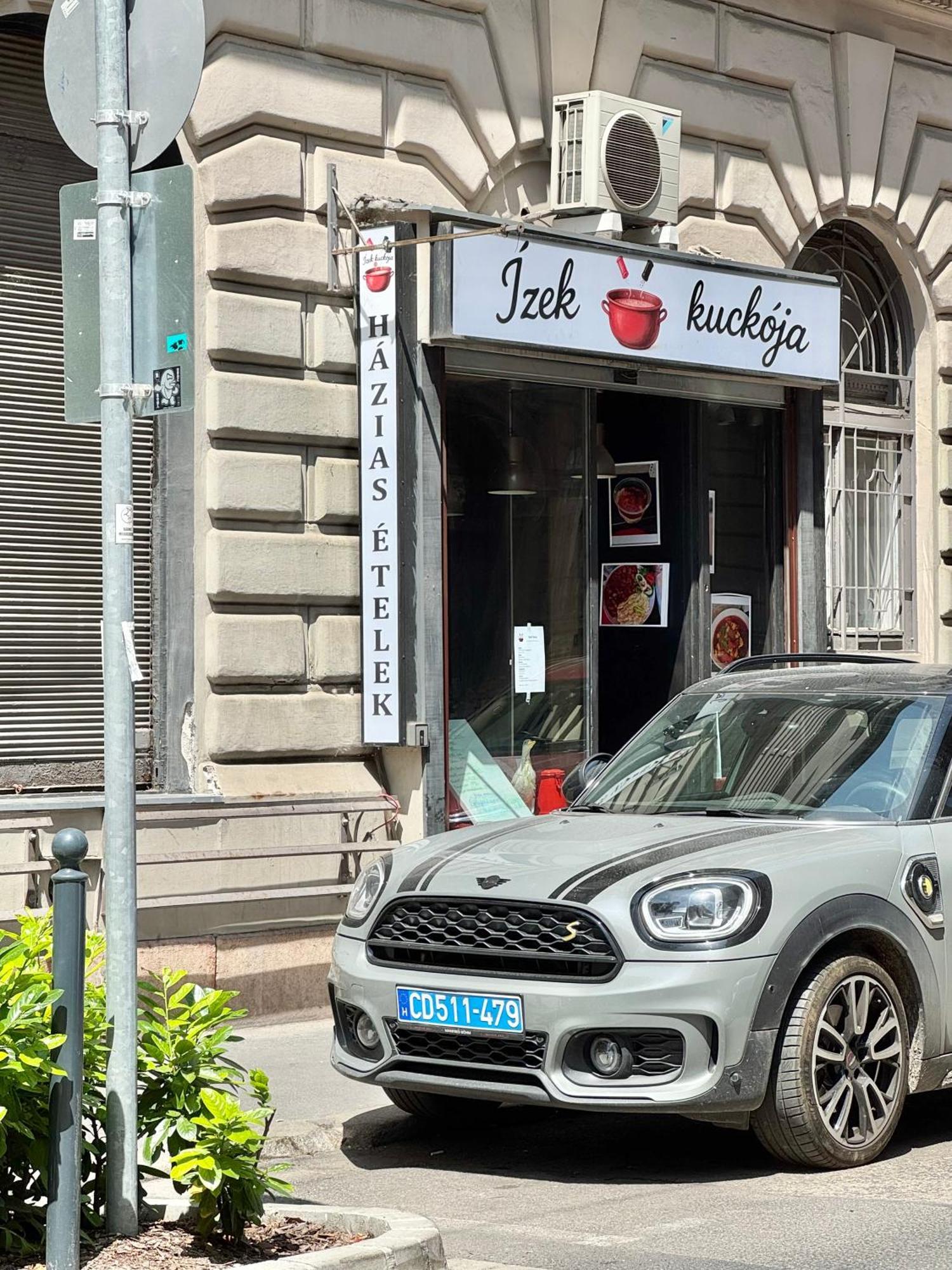 Small Cosy Near The Famous Westend Center Apartment Budapest