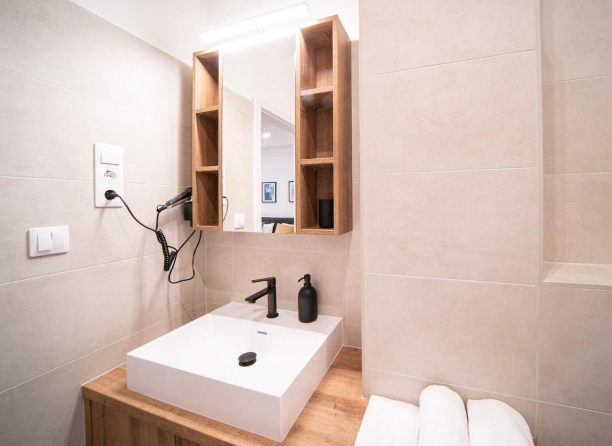 Petit Pearl - 2 People, Wifi, Tv, Ac Apartamento Budapest