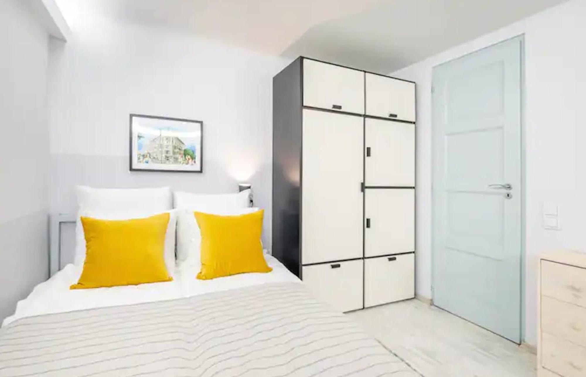 Apartment Celestia Blue Brody 17 *