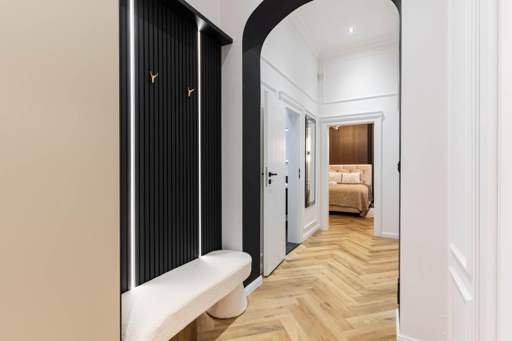 Luxurious & High-end Living Steps From Historic Landmarks Apartman *