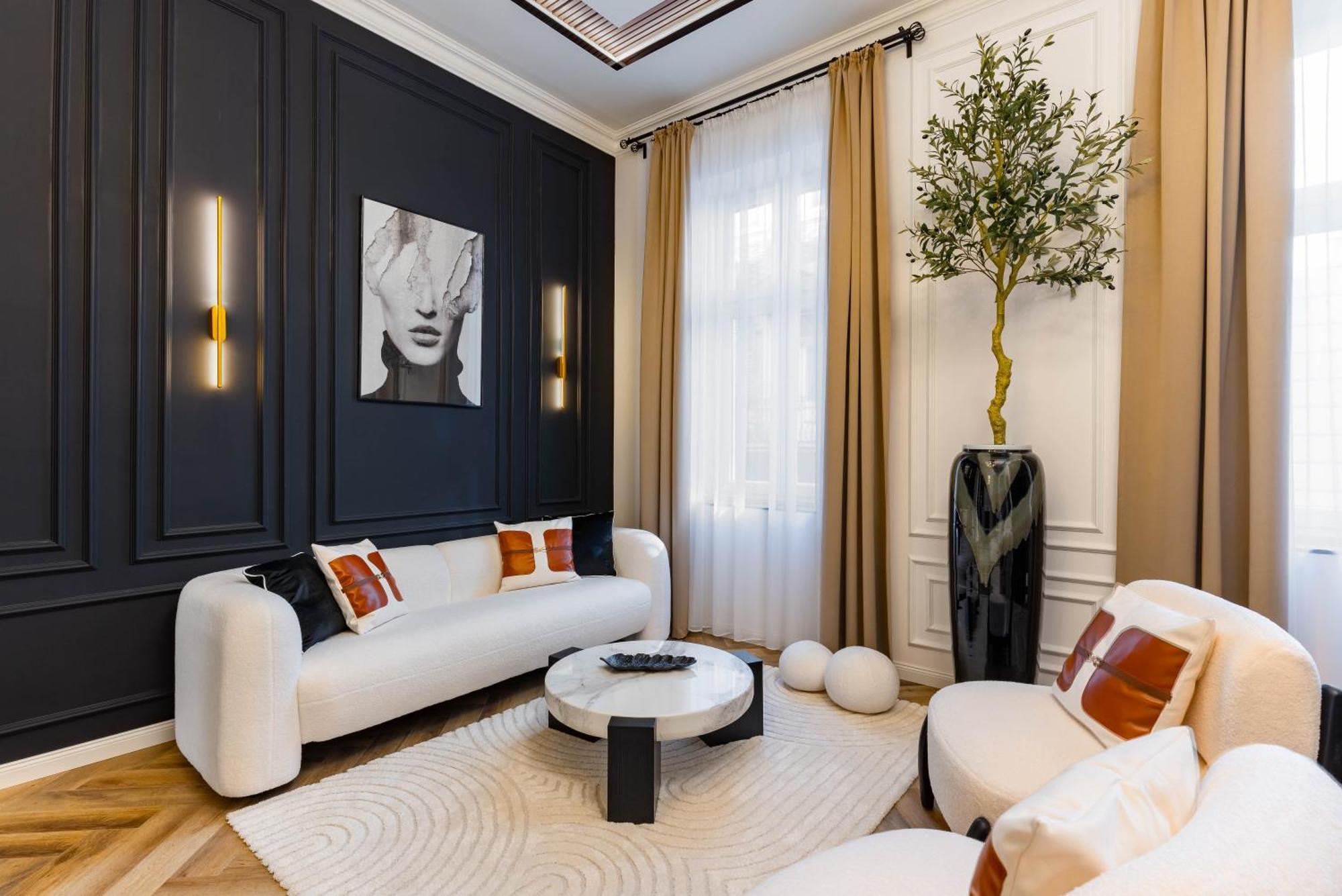 Luxurious & High-end Living Steps From Historic Landmarks Apartman Budapest