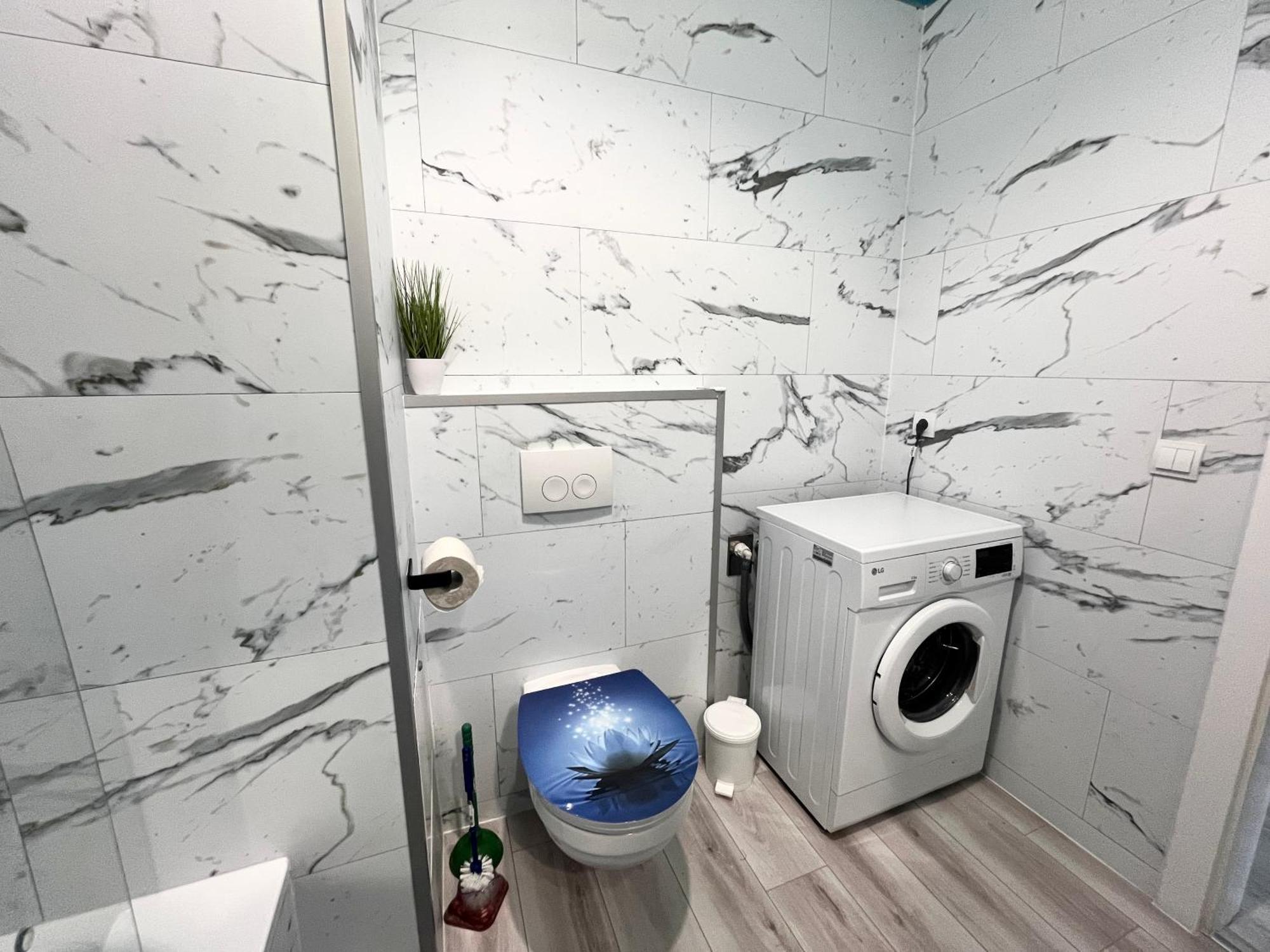 Appartamento Cozy Convenient Center