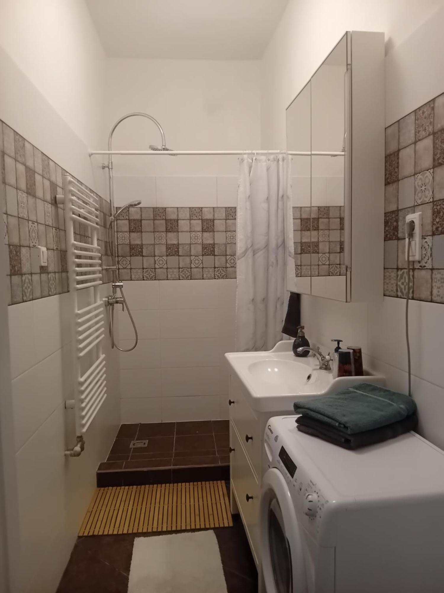 Chic Cozy Quiet Deluxe Citycenter In Astoria With Ac Appartement Budapest