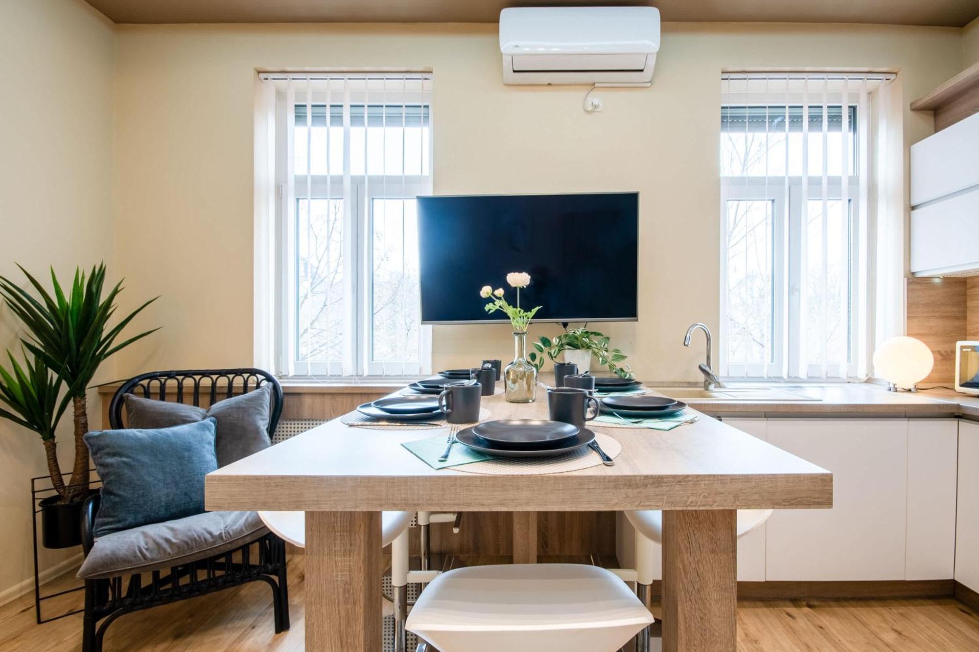 - - Comfy Apartment *