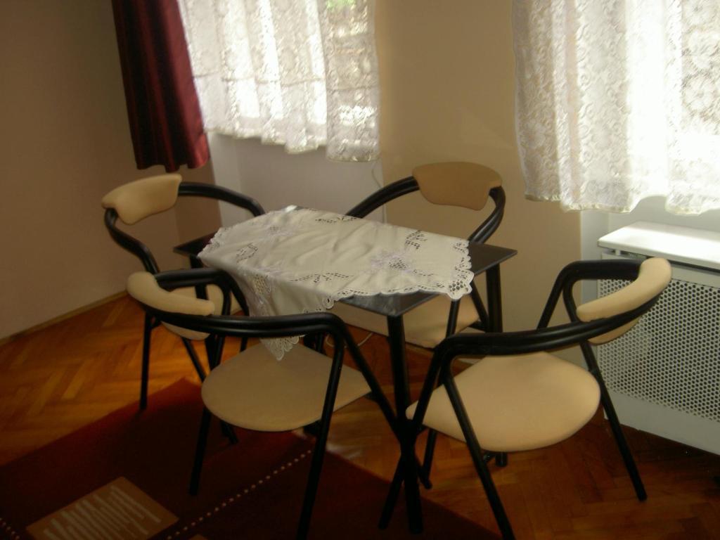 Baross City -