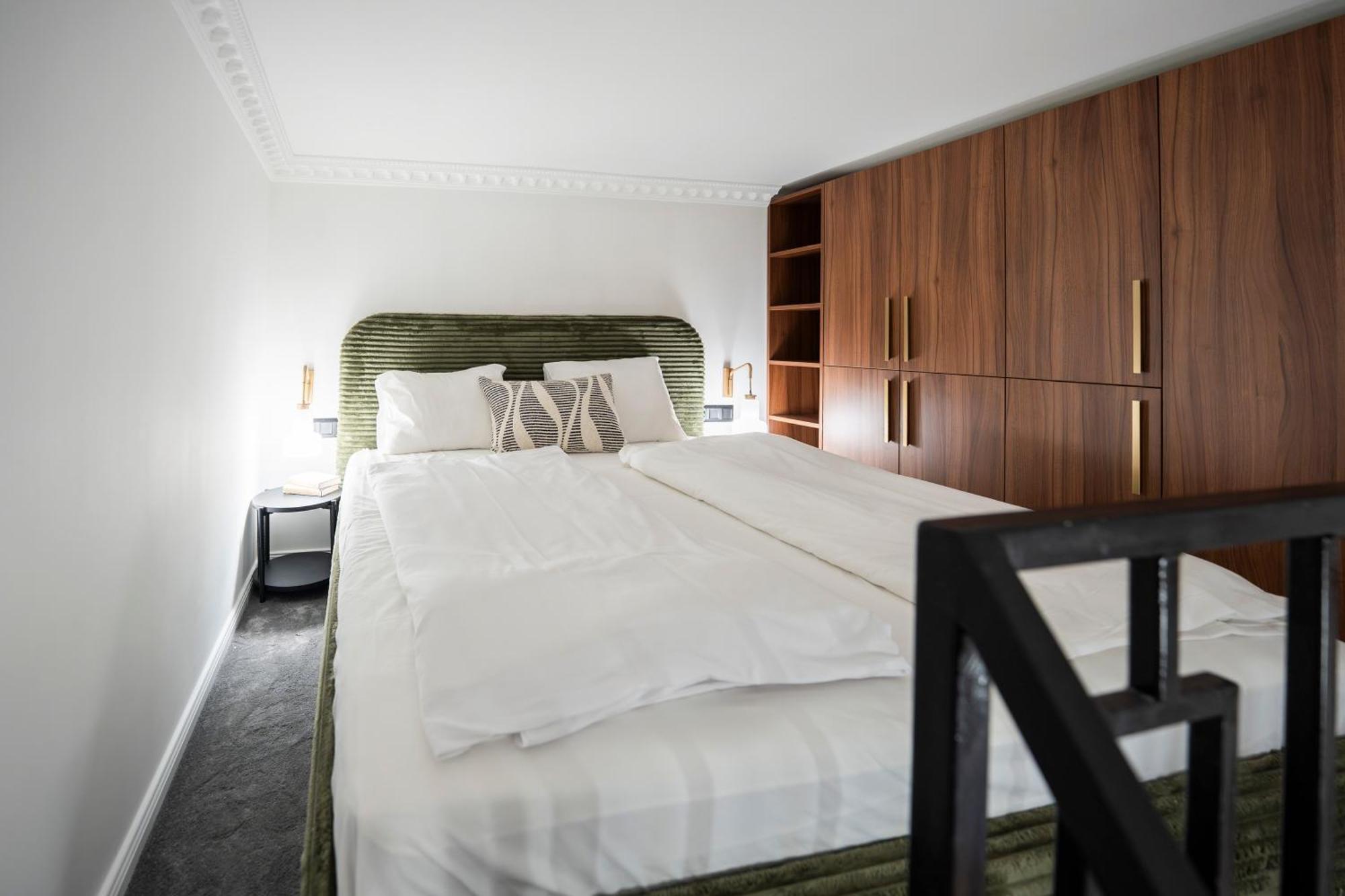Garden Retreat For Two! Brand New I *