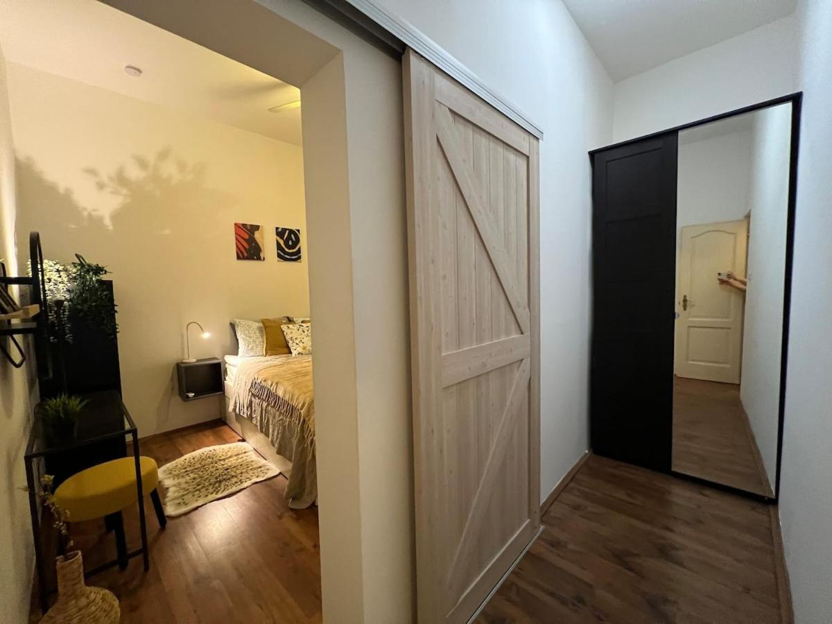 Old Post Apartment-2 Br-ac-balcony * Budapest