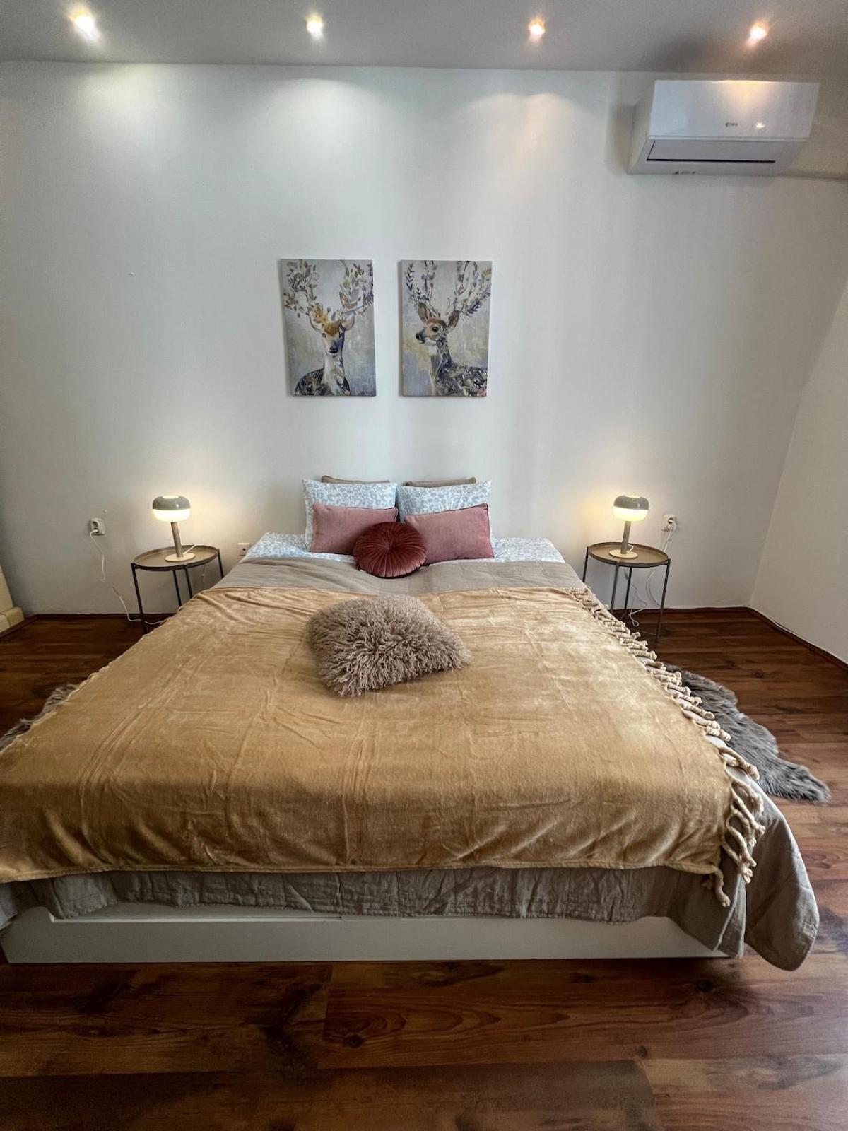 Old Post Apartment-2 Br-ac-balcony