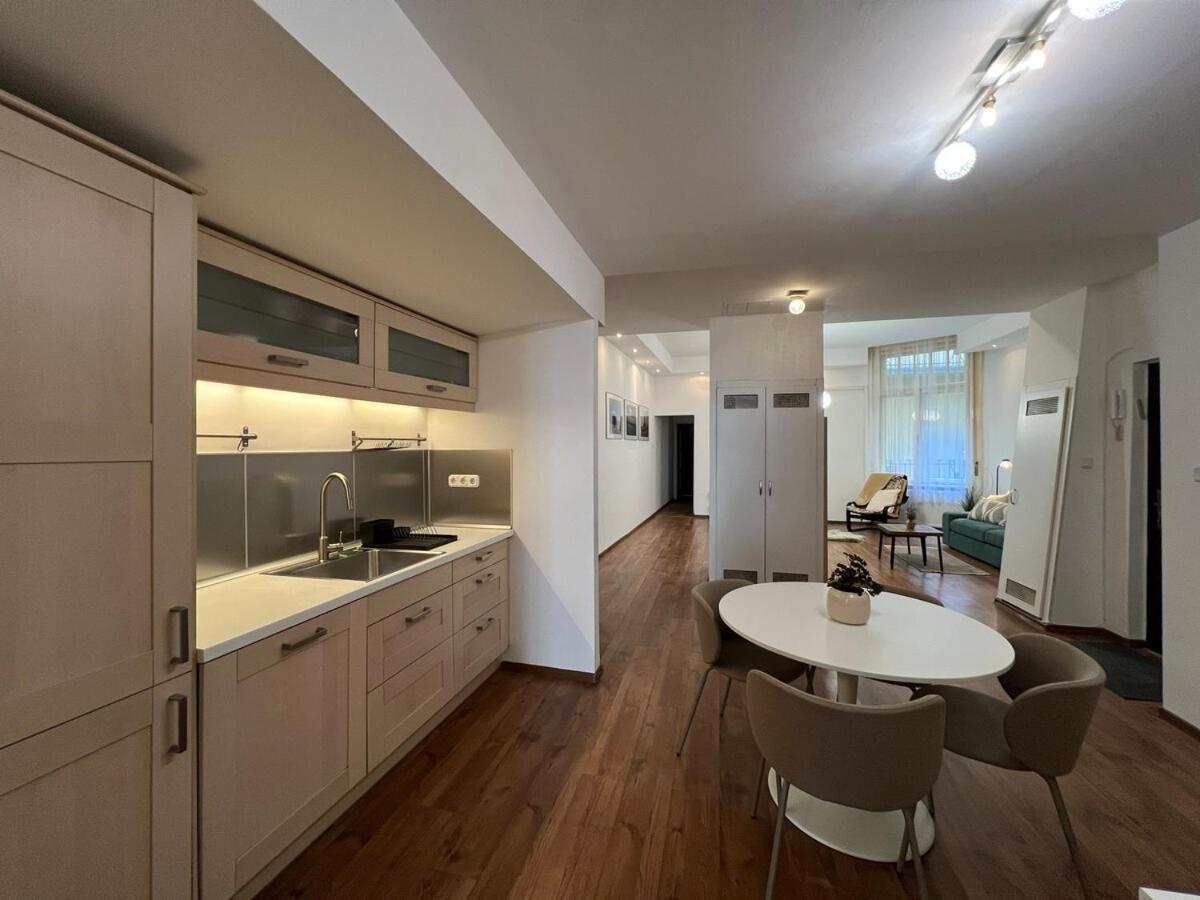 Old Post Apartment-2 Br-ac-balcony