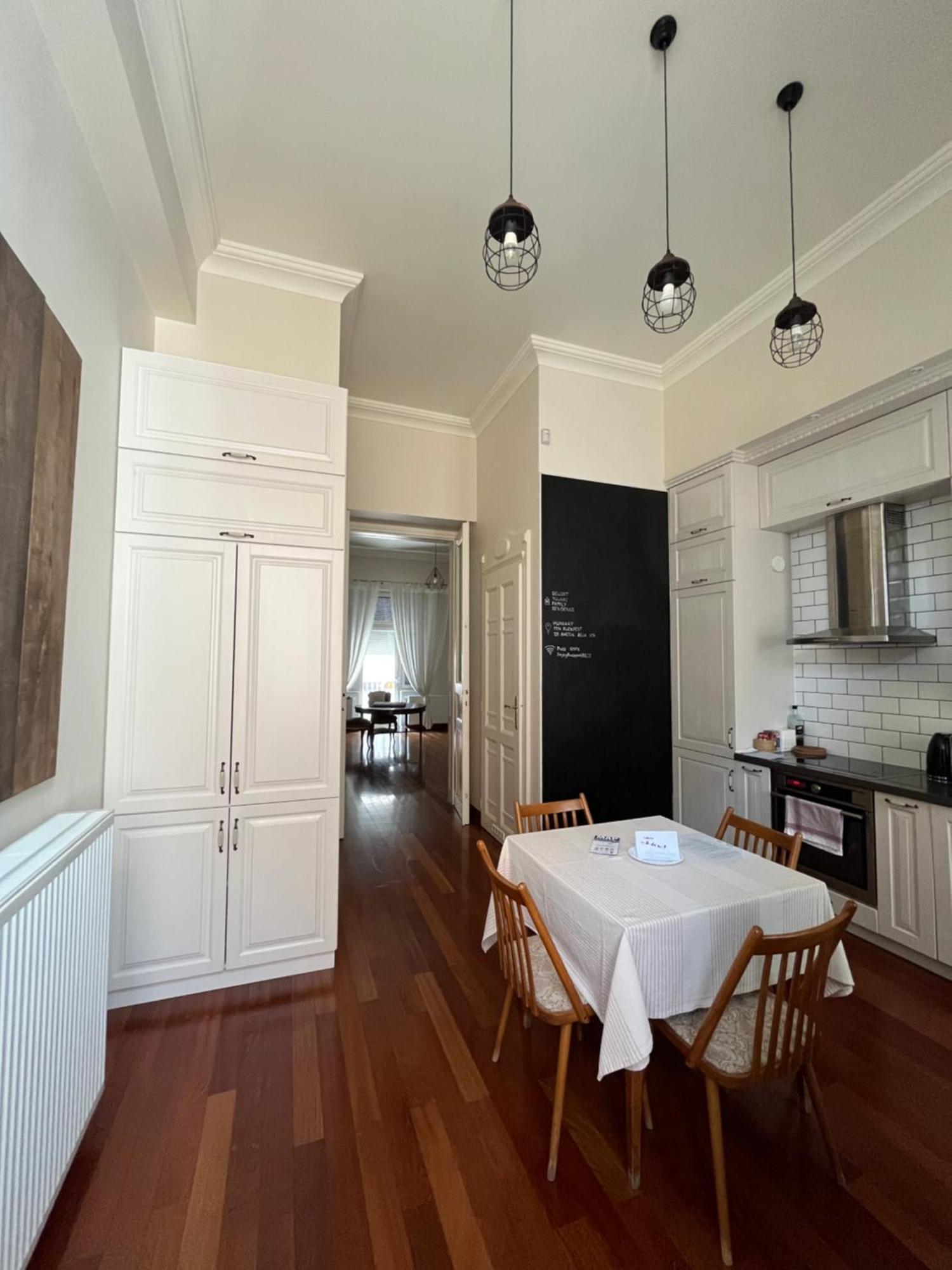 Gellert Square Family - Premium In Buda Side's Cultural Center Apartmán *